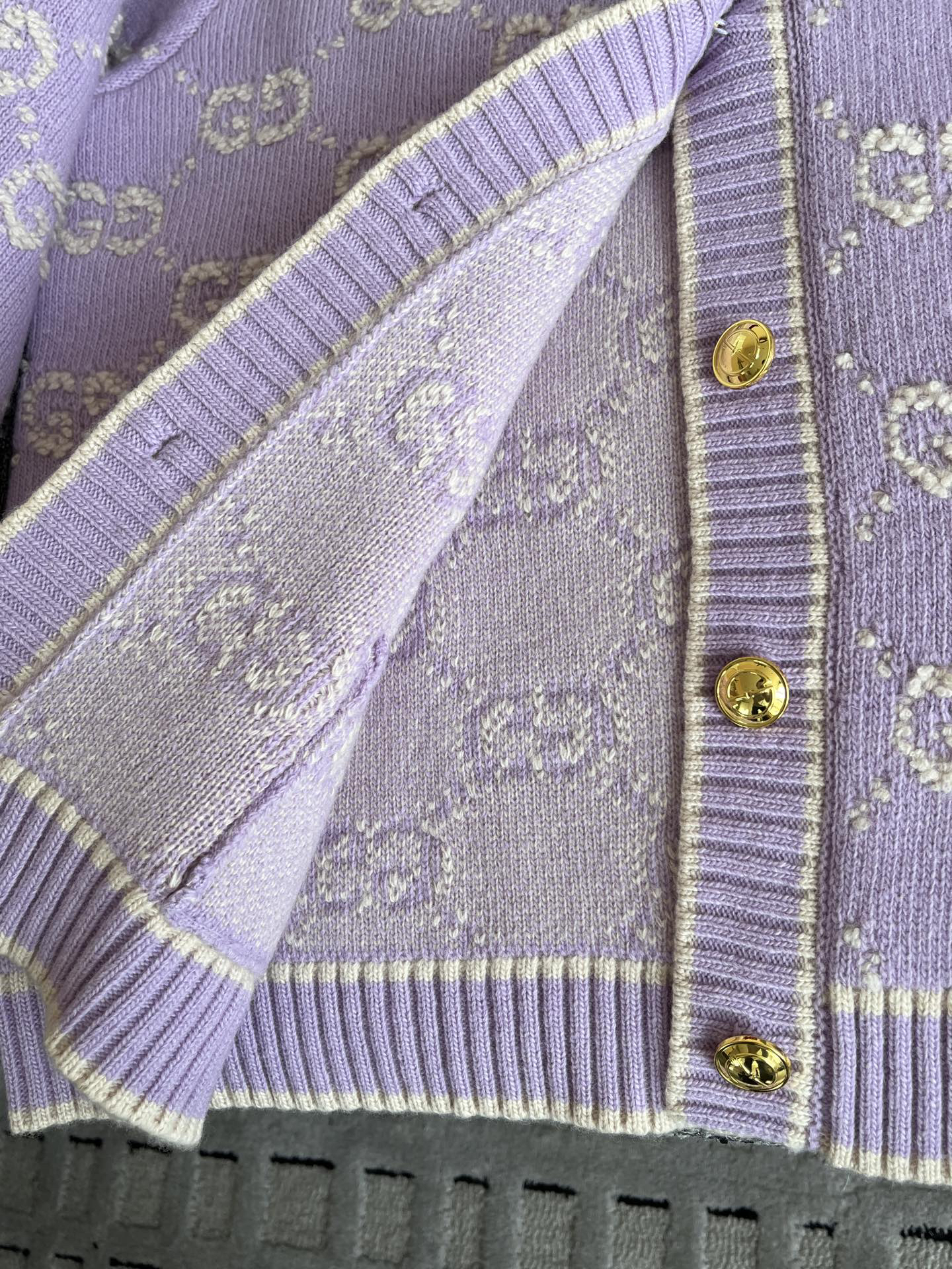 Gucci Clothing-233