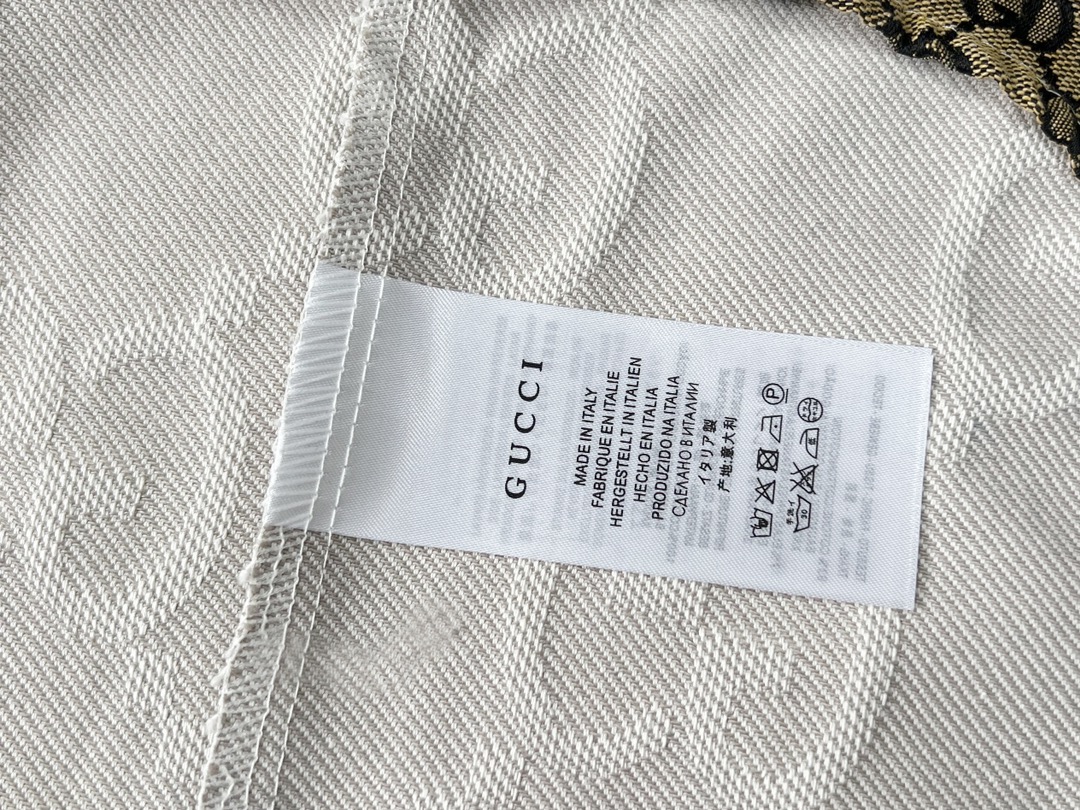 Gucci Clothing-248