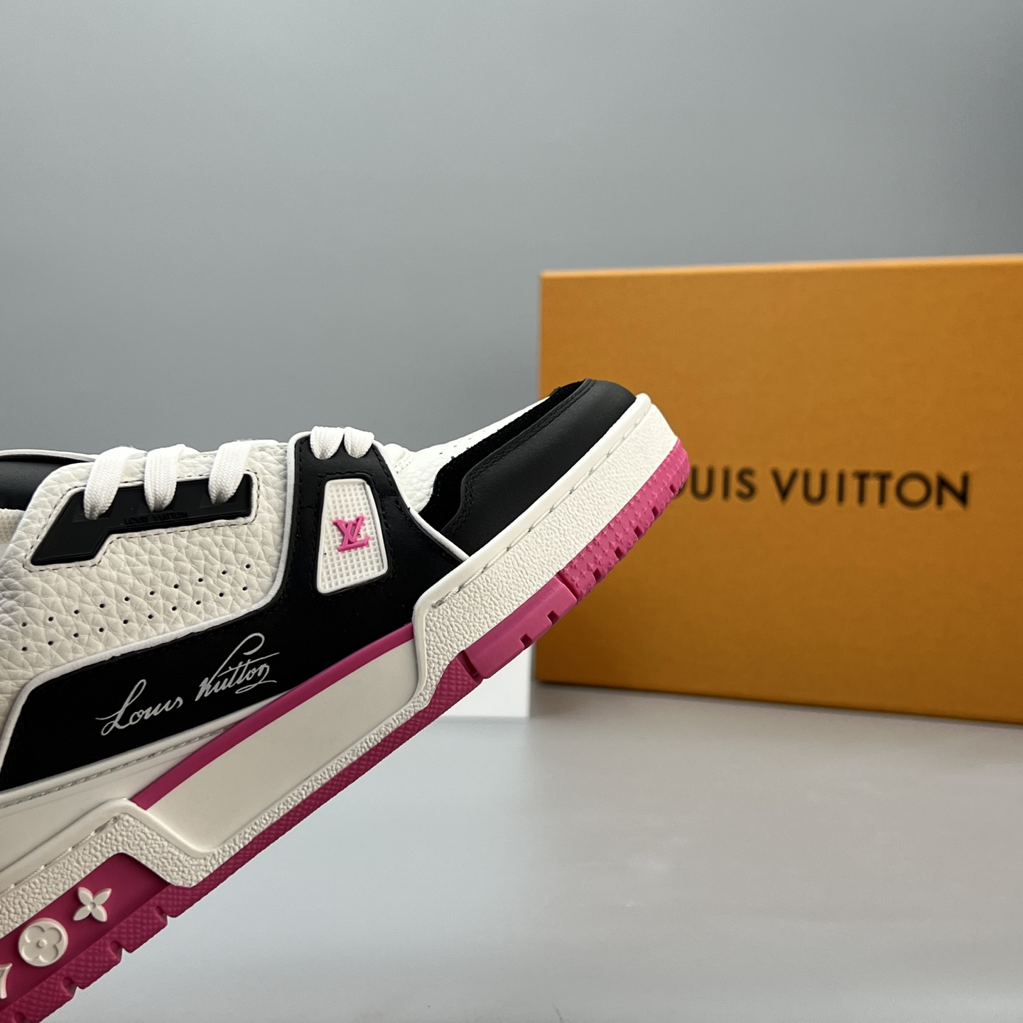 Lv Sneakers-124