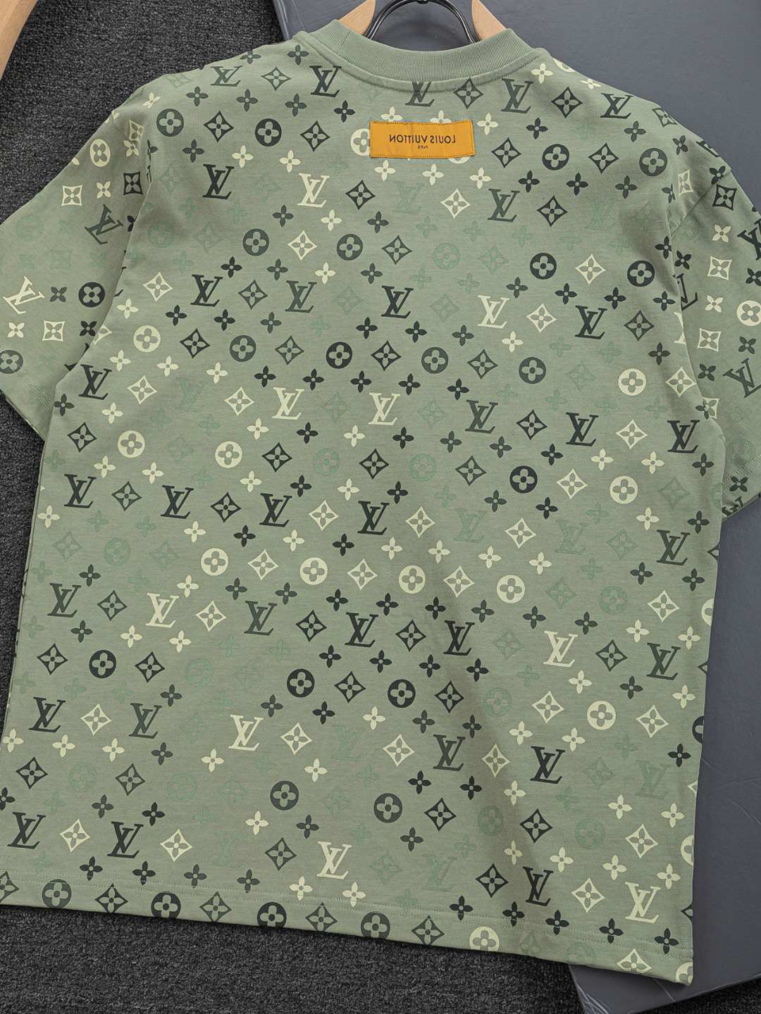 LV clothing-97