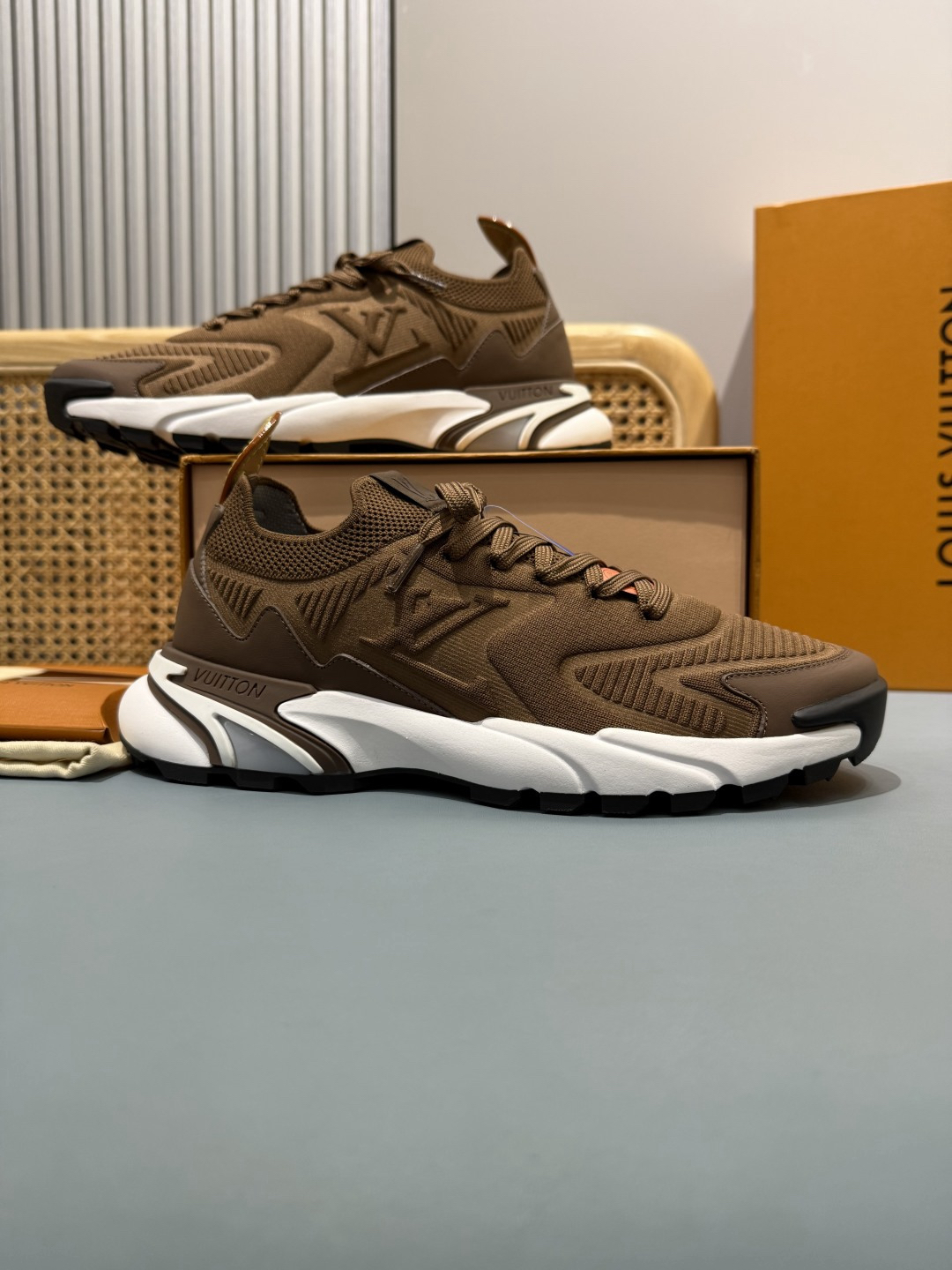 Lv Sneakers-169