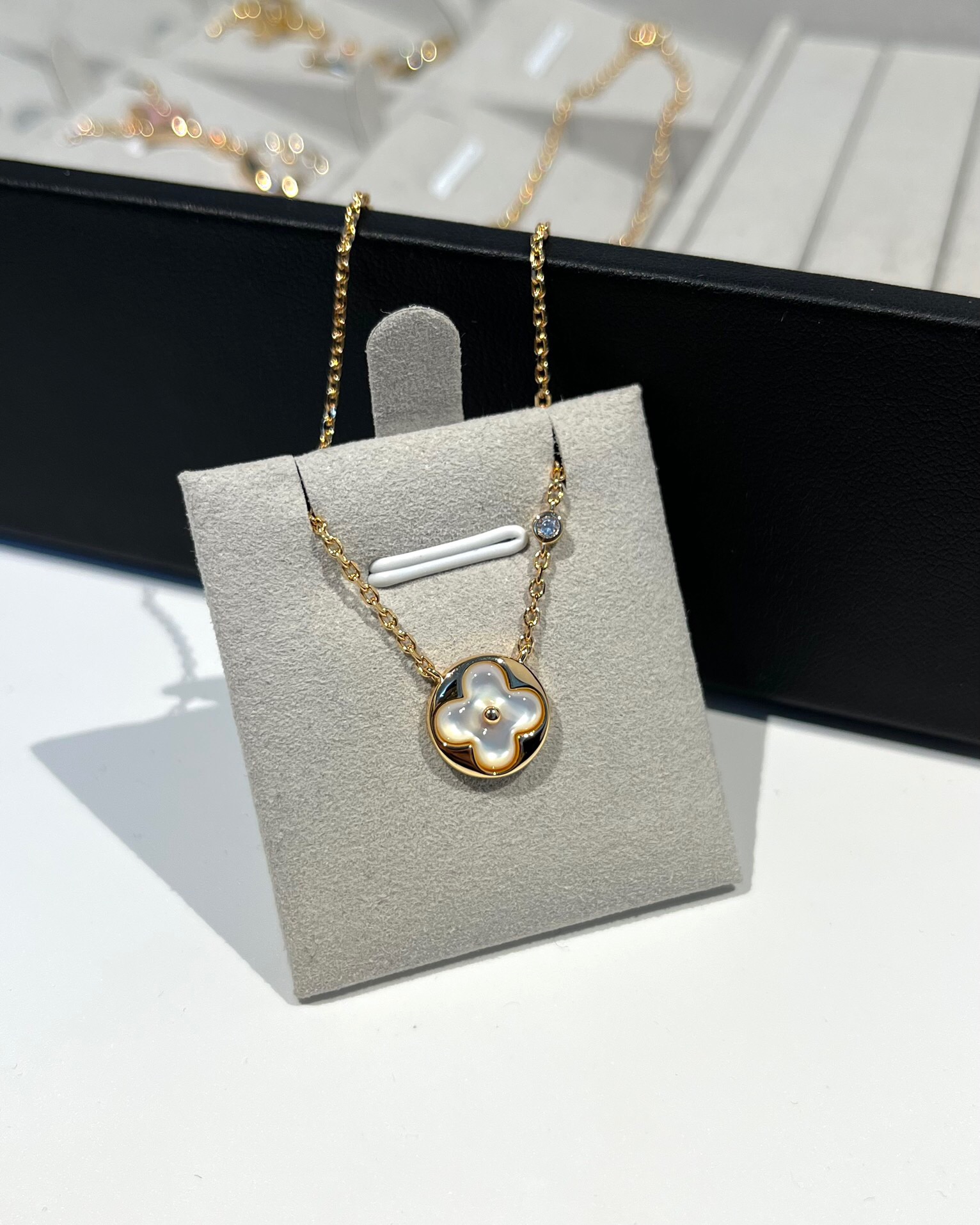 LV necklace-16