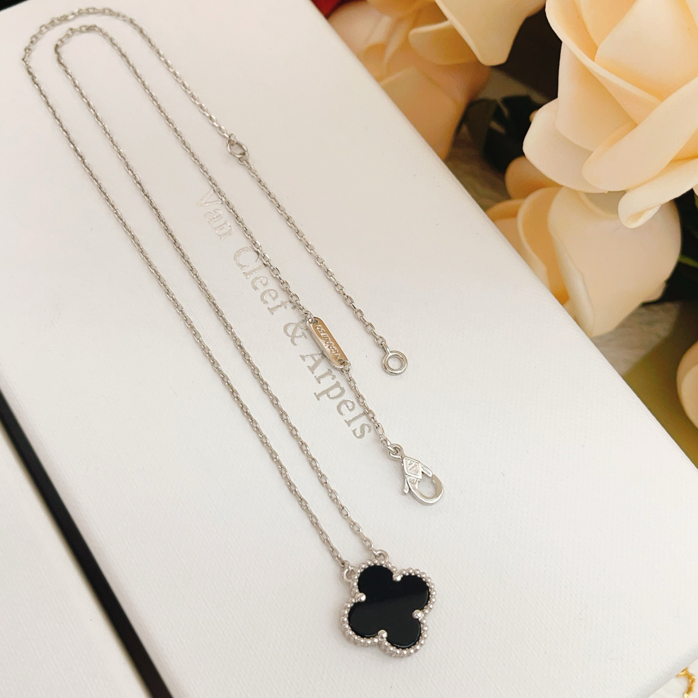 Van Cleef & Arpels necklace-75