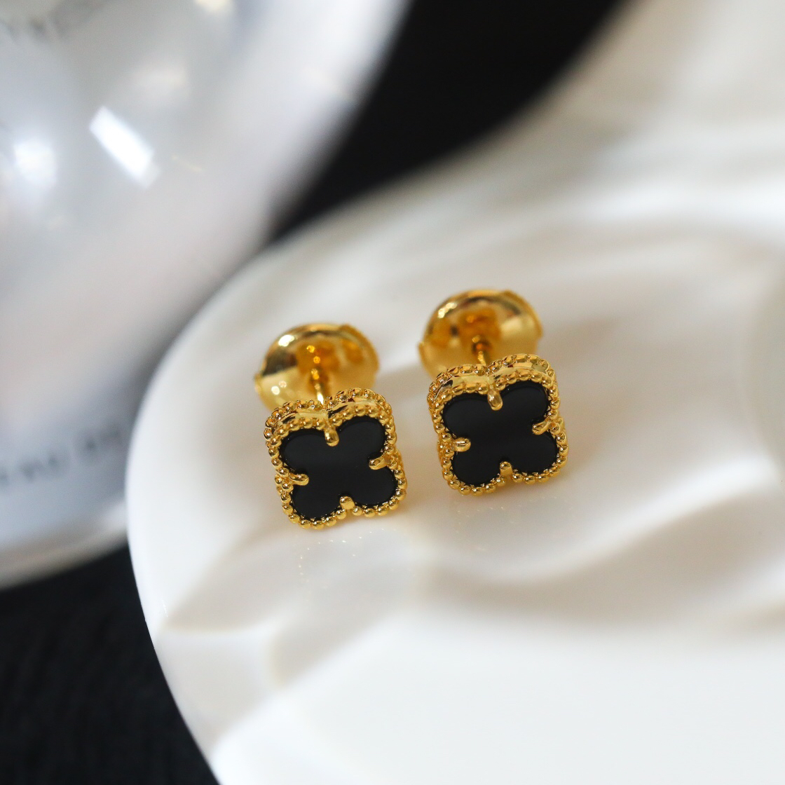 Van Cleef & Arpels earring-54