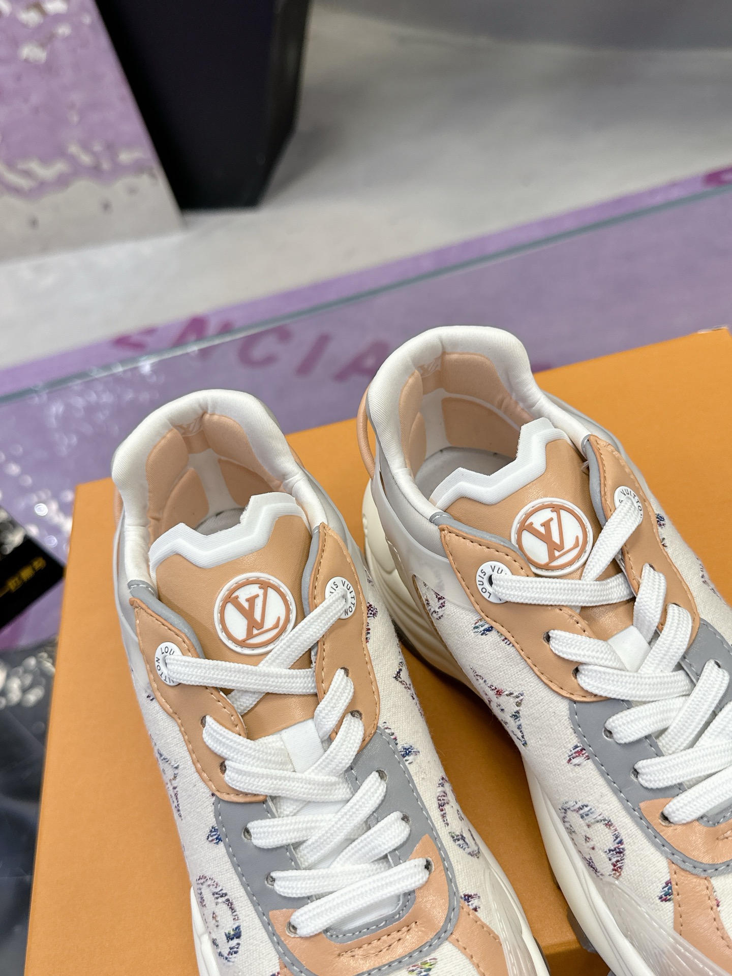 Lv Sneakers-203