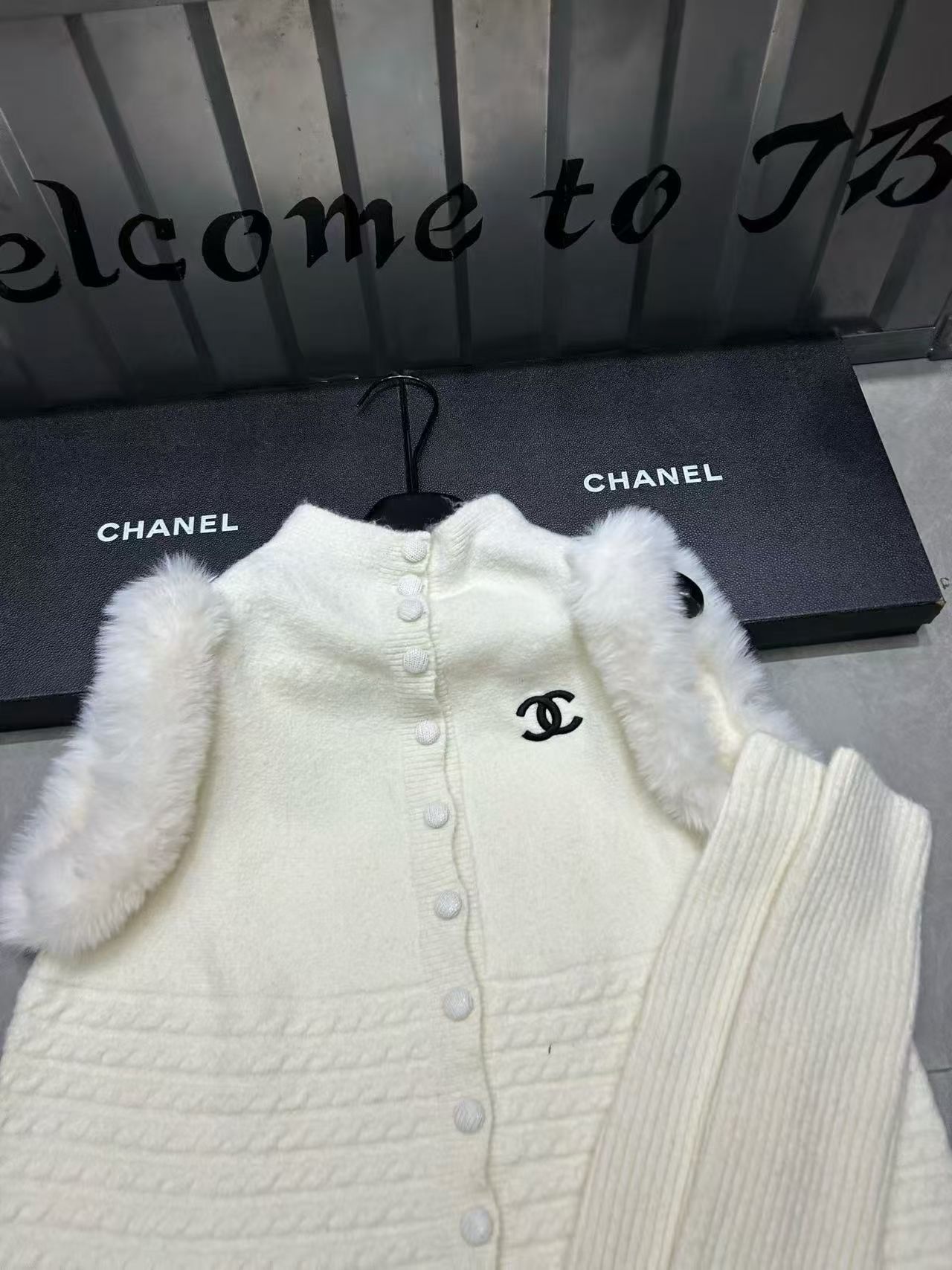 Chanel clothing-113
