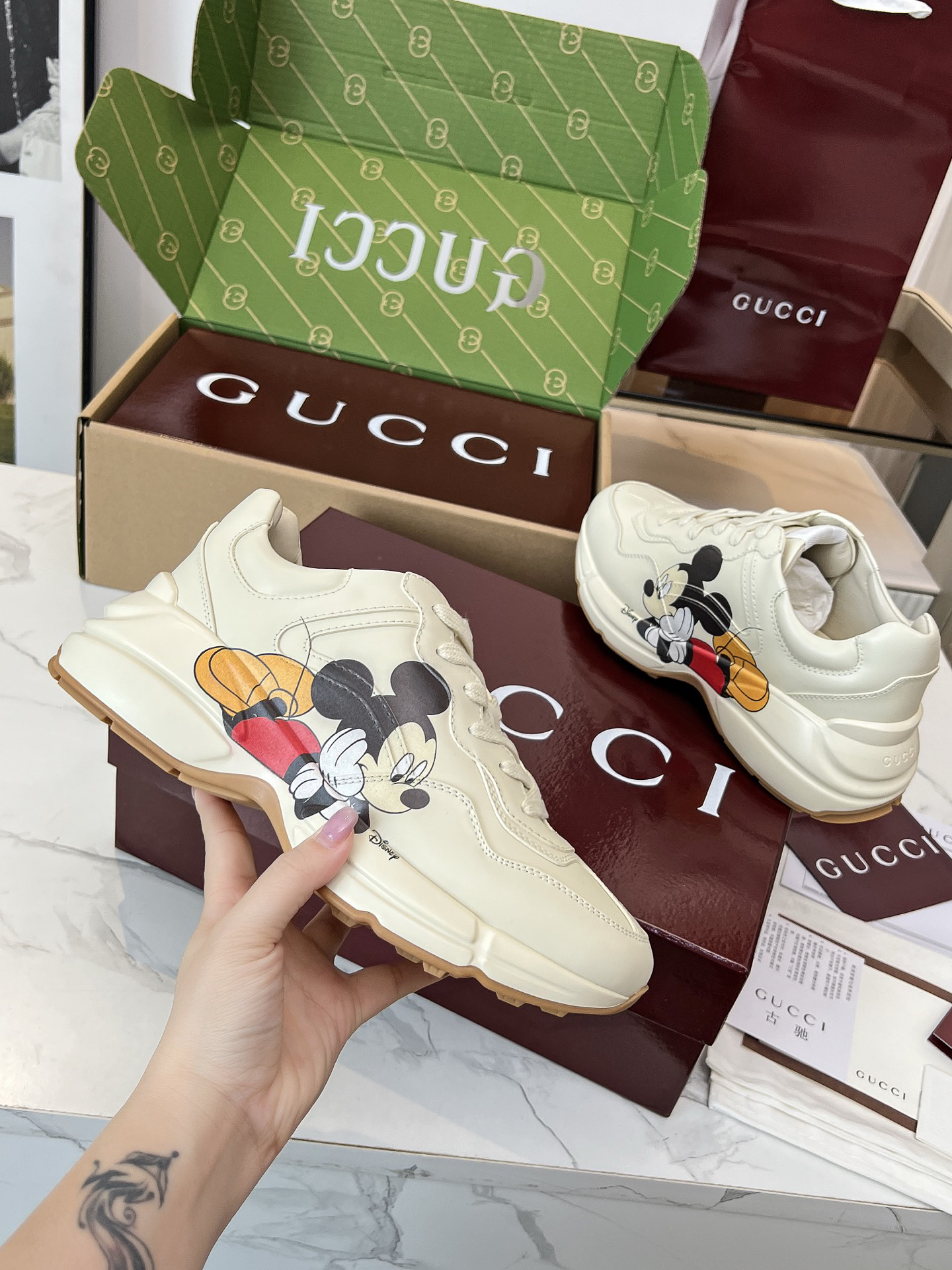 Gucci Sneakers-115