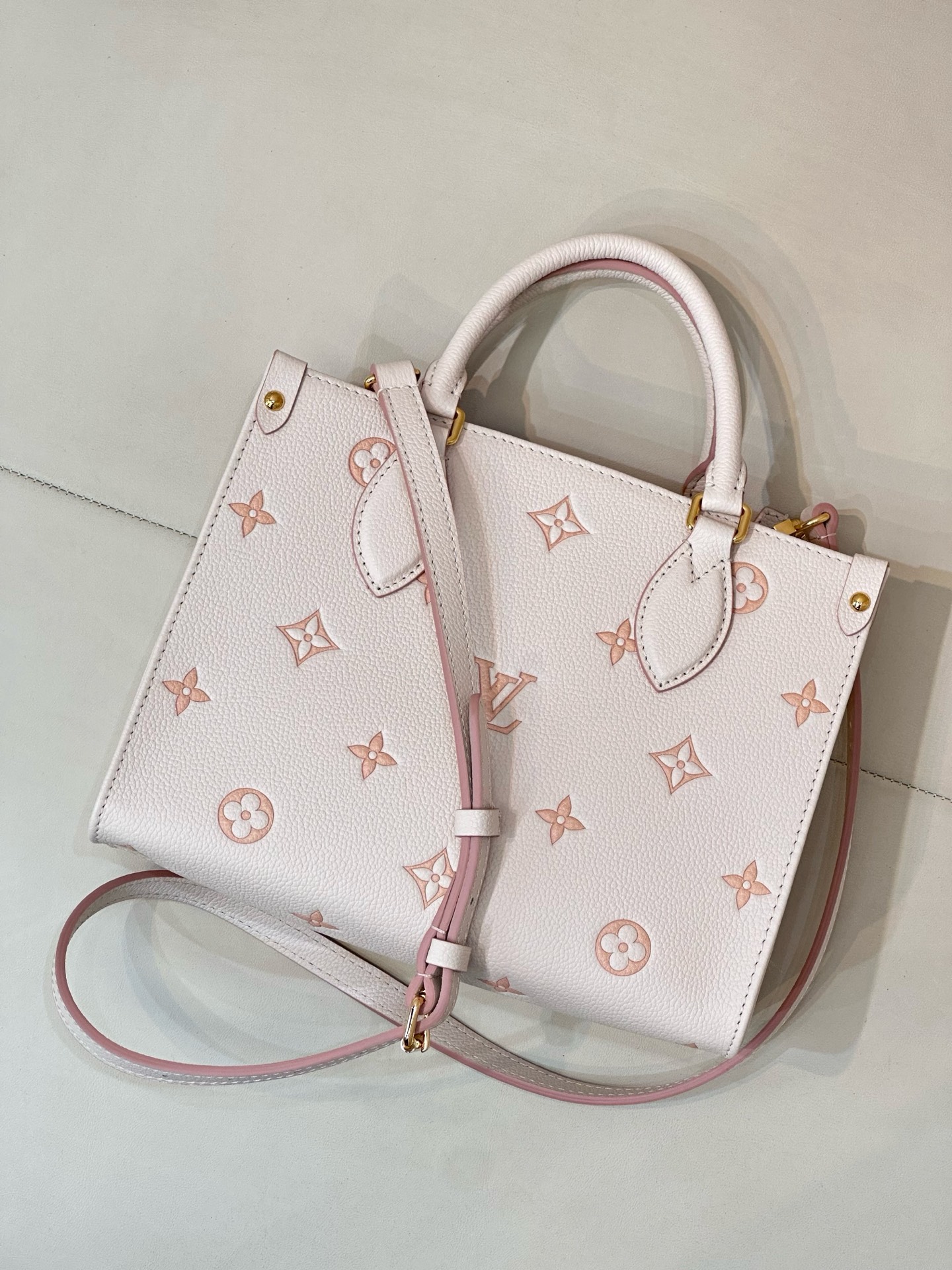 Louis Vuitton Hot New Product-102