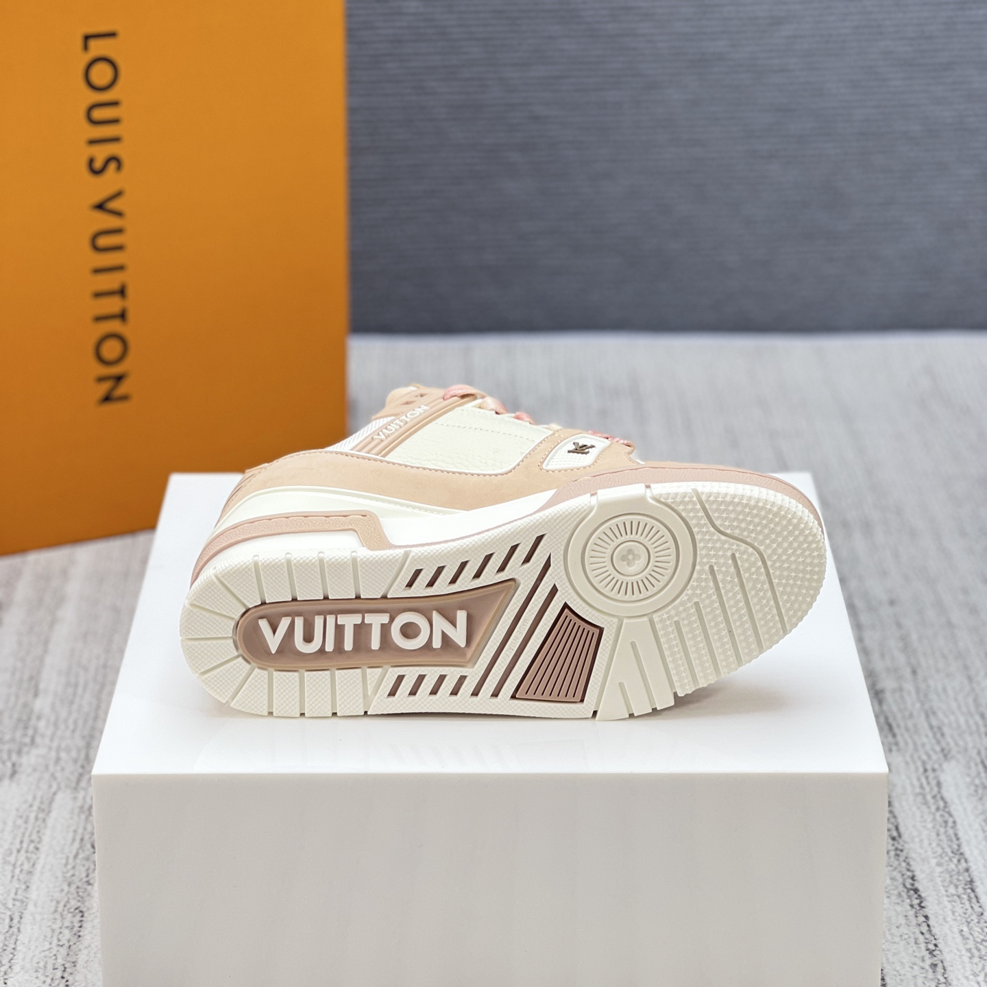 Lv Sneakers-151