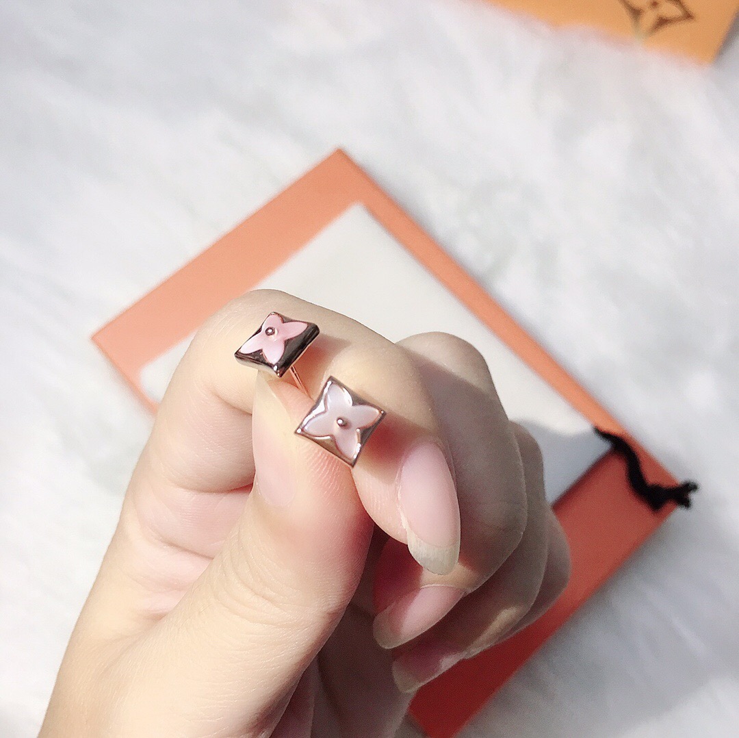 LV earrings-1
