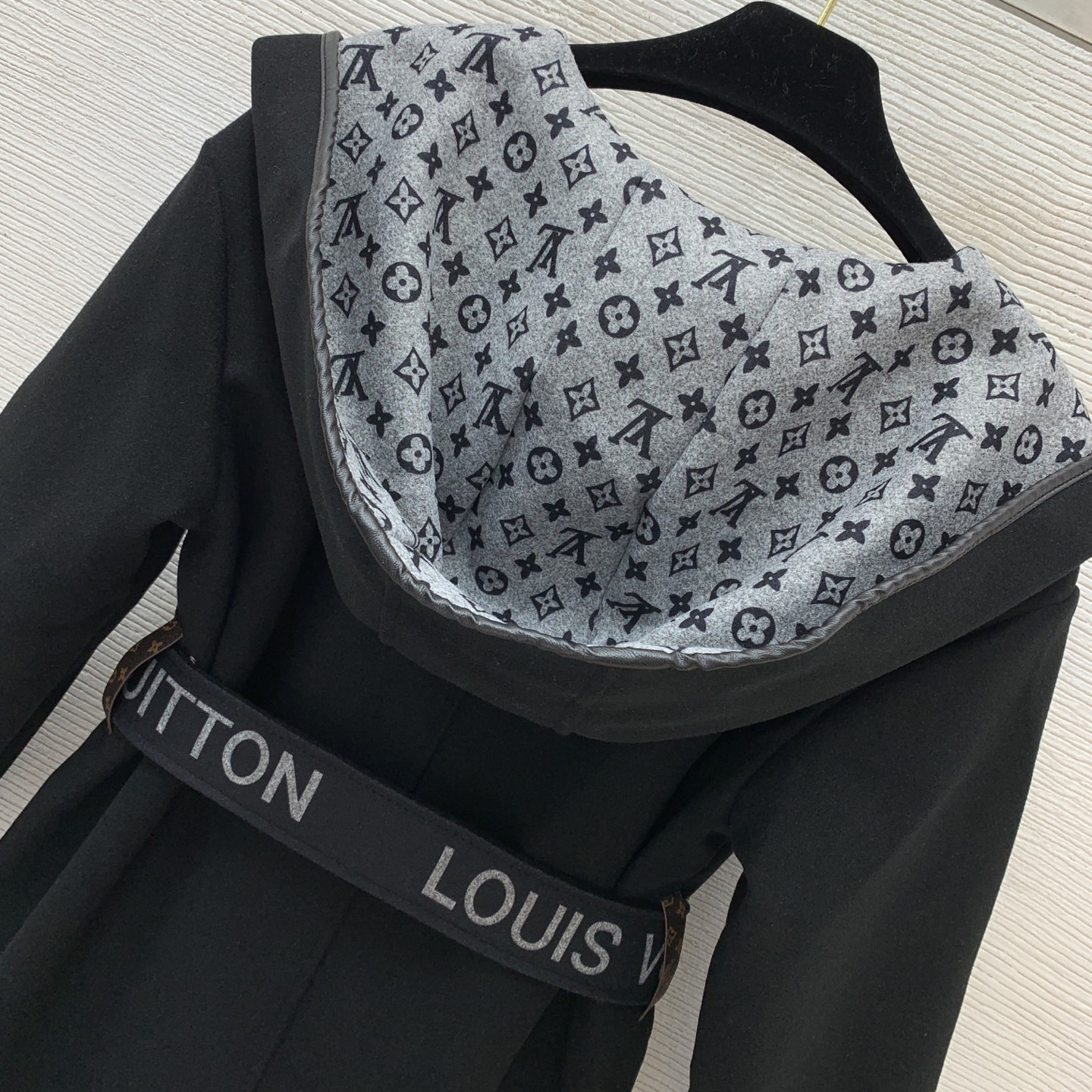LV Clothing-335