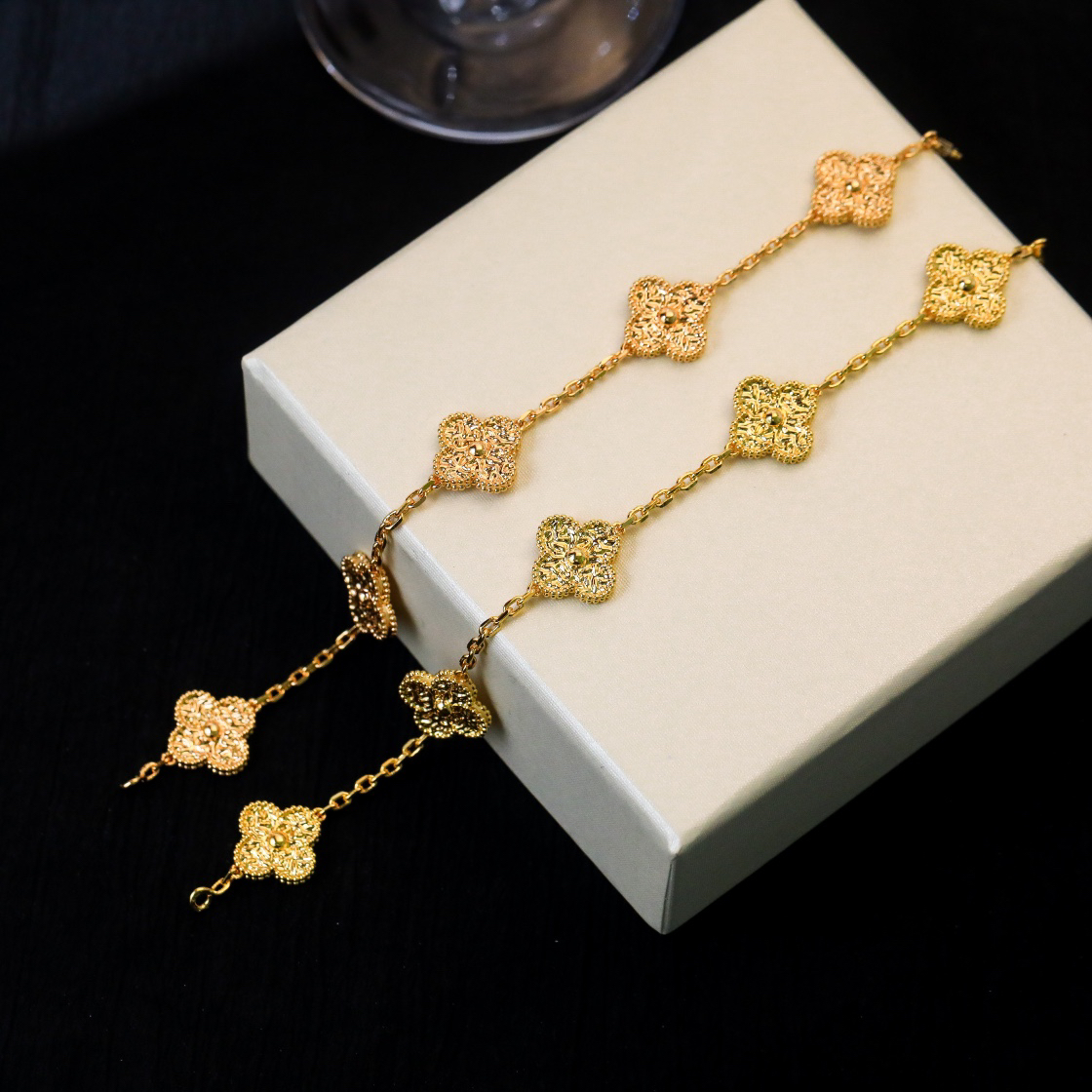 Van Cleef & Arpels Bracelet-80