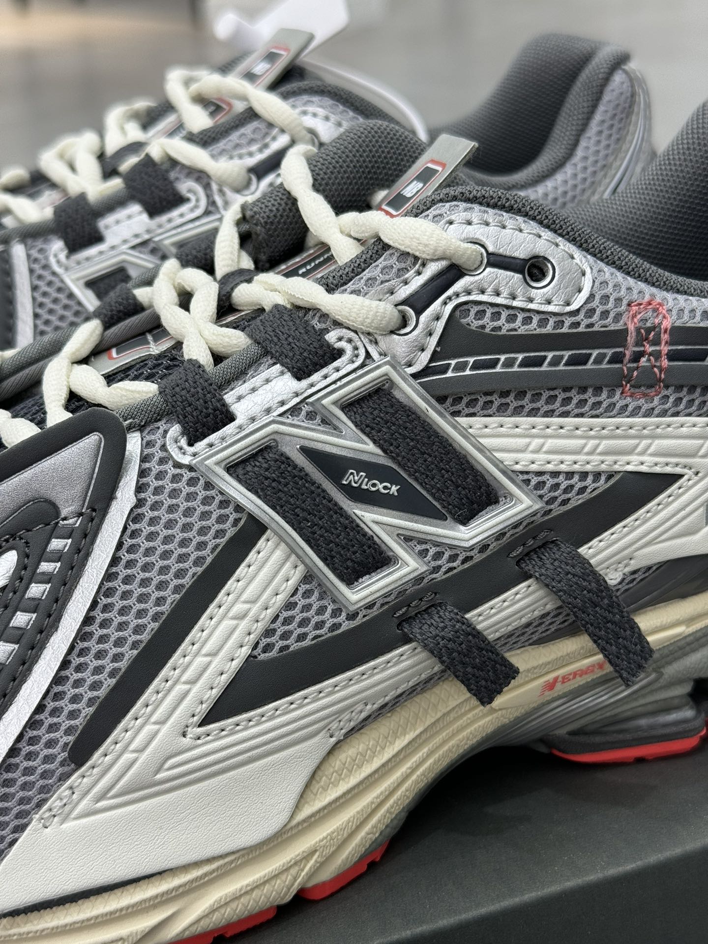 New Balance Sneakers-208