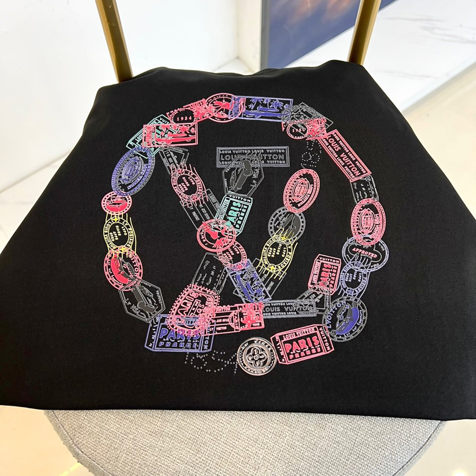 LV clothing-237