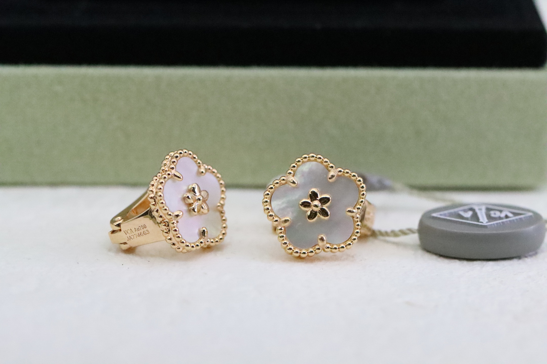 Van Cleef & Arpels earring-120