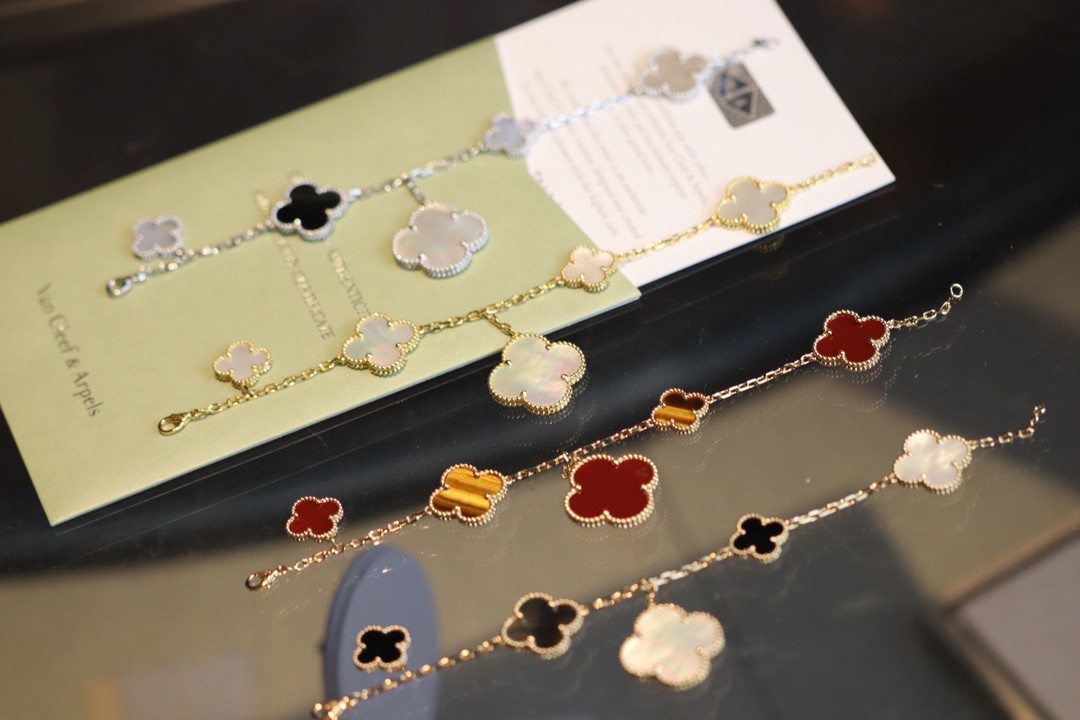 Van Cleef & Arpels Bracelet-94