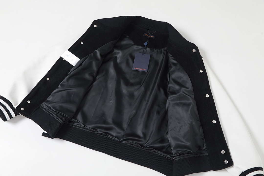 LV Clothing-270