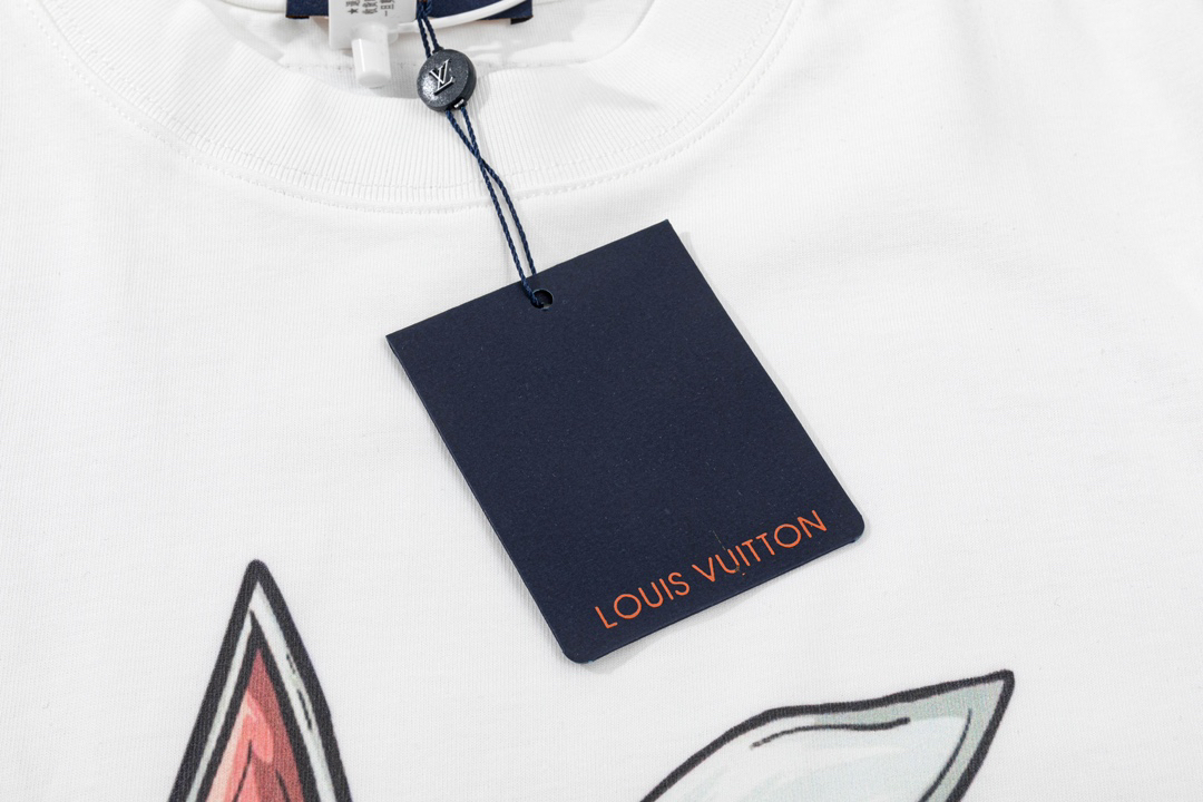 LV clothing-178