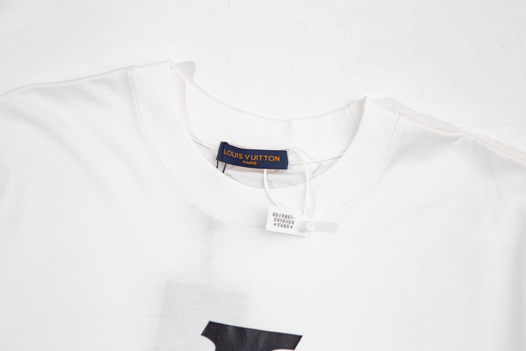 LV clothing-84