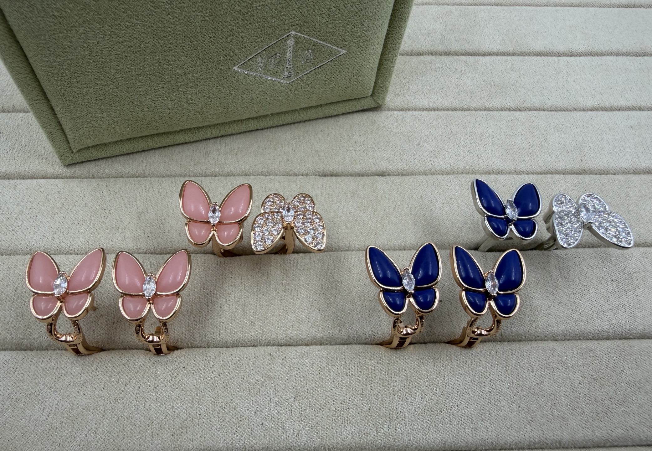 Van Cleef & Arpels ring-65