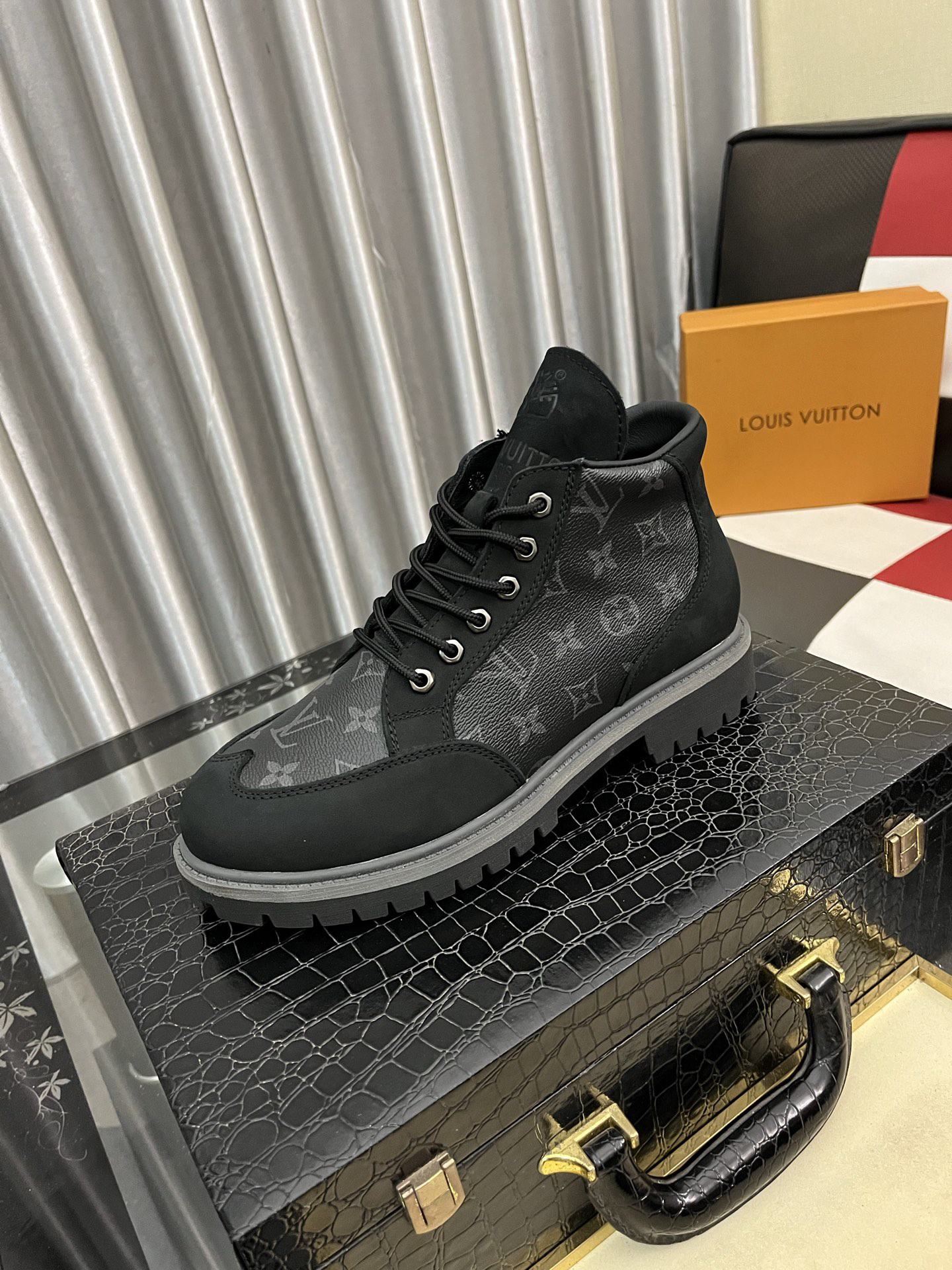 Lv Sneakers-161