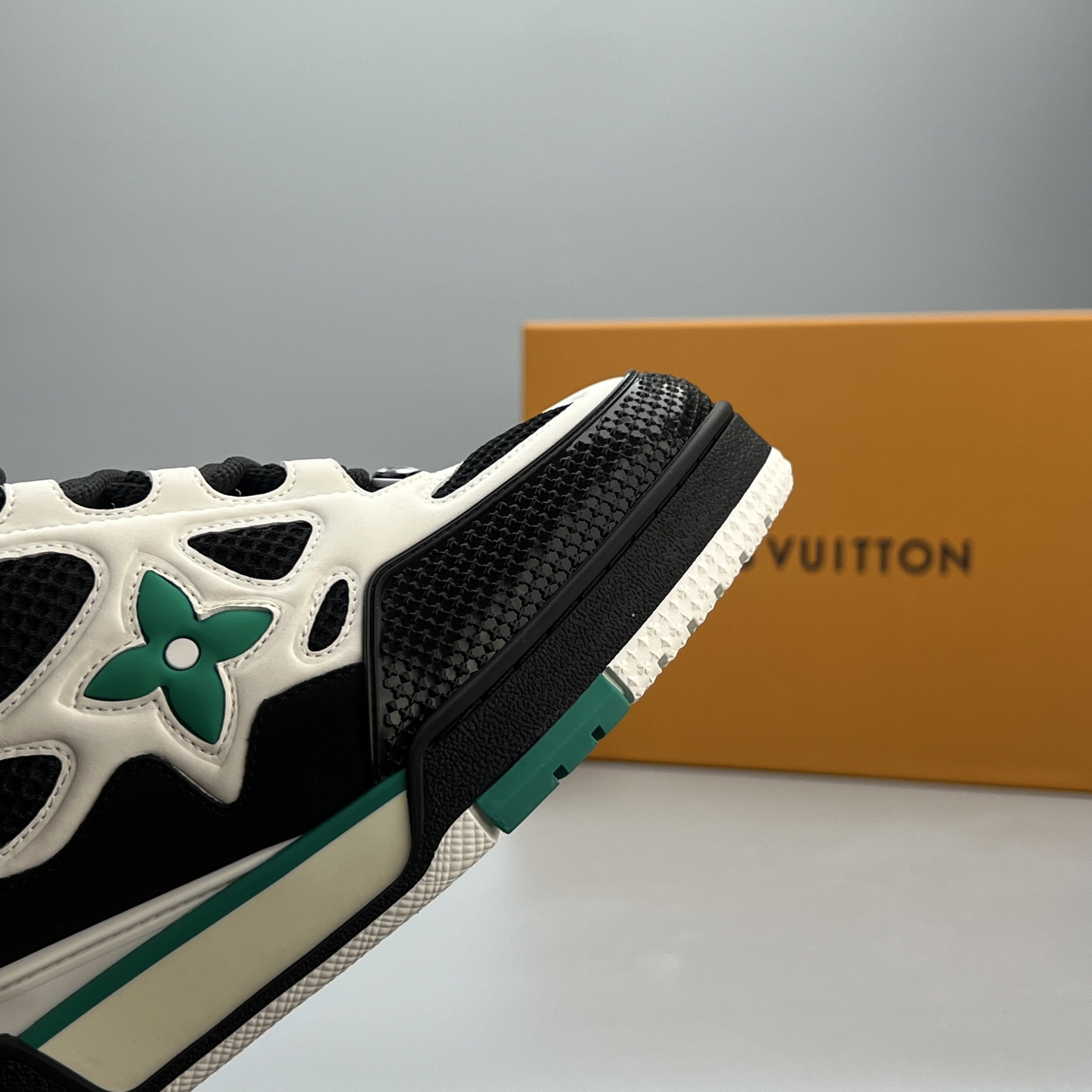 Lv Sneakers-126