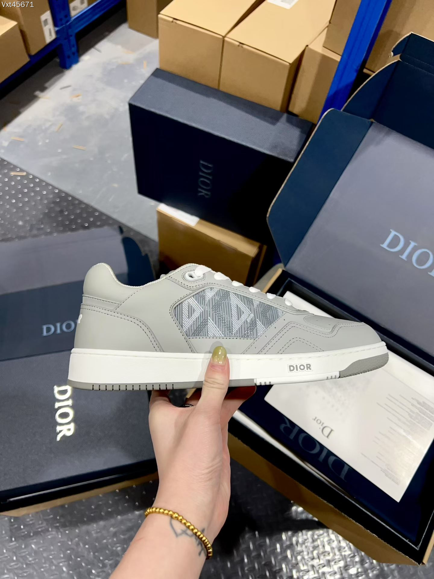Dior Sneakers-16