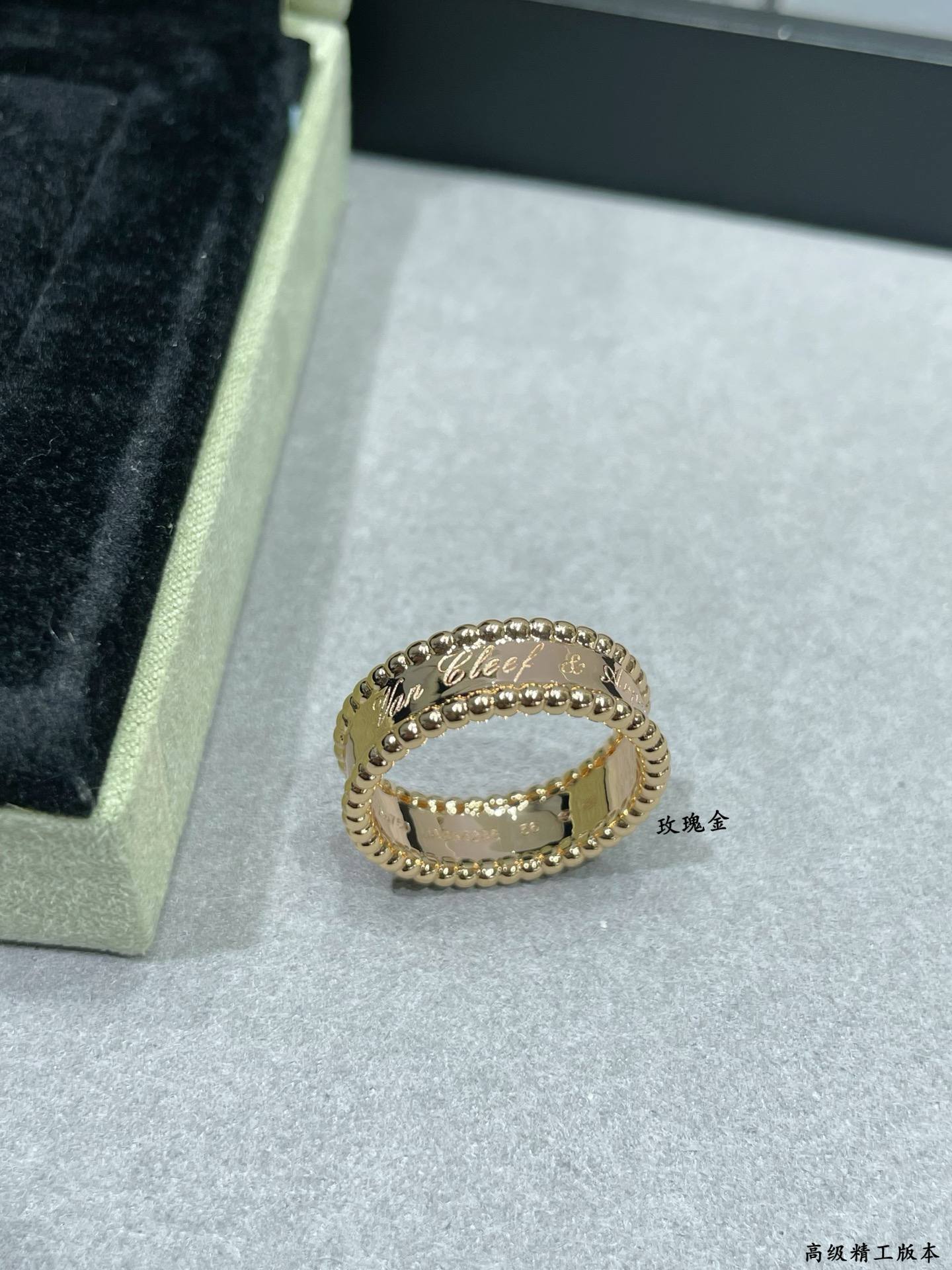 Van Cleef & Arpels ring-40