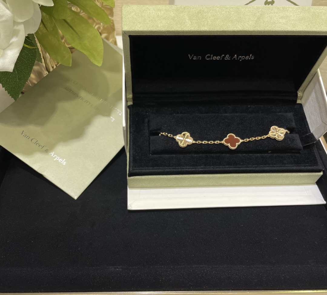 Van Cleef & Arpels Bracelet-106