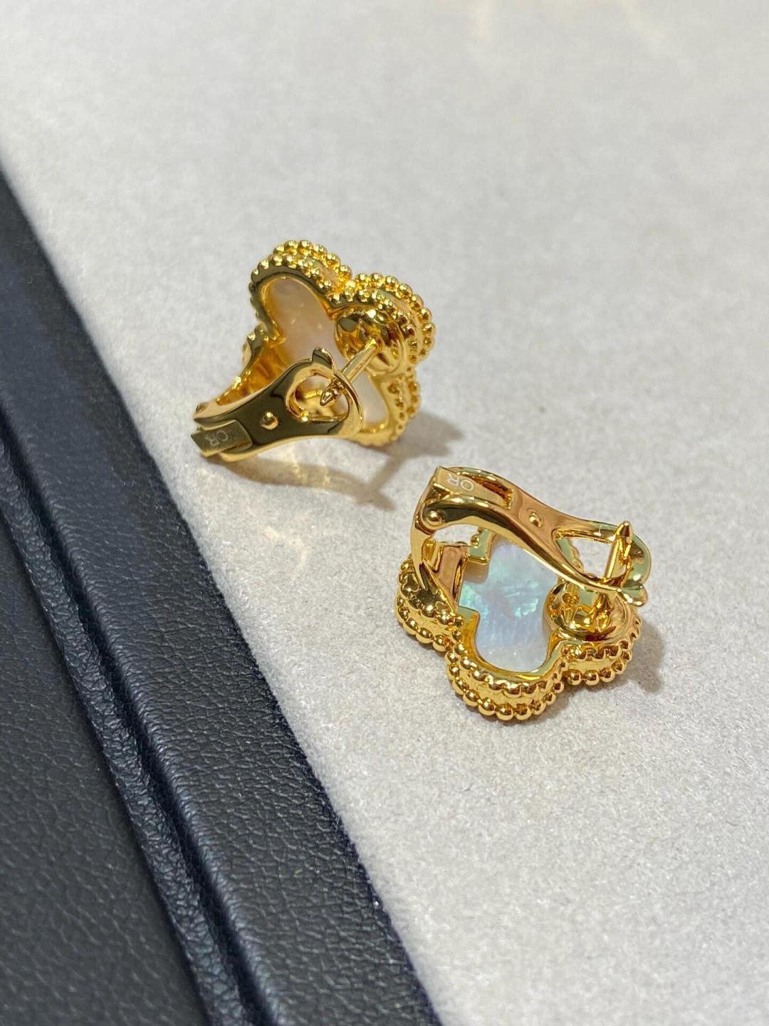 Van Cleef & Arpels earring-63