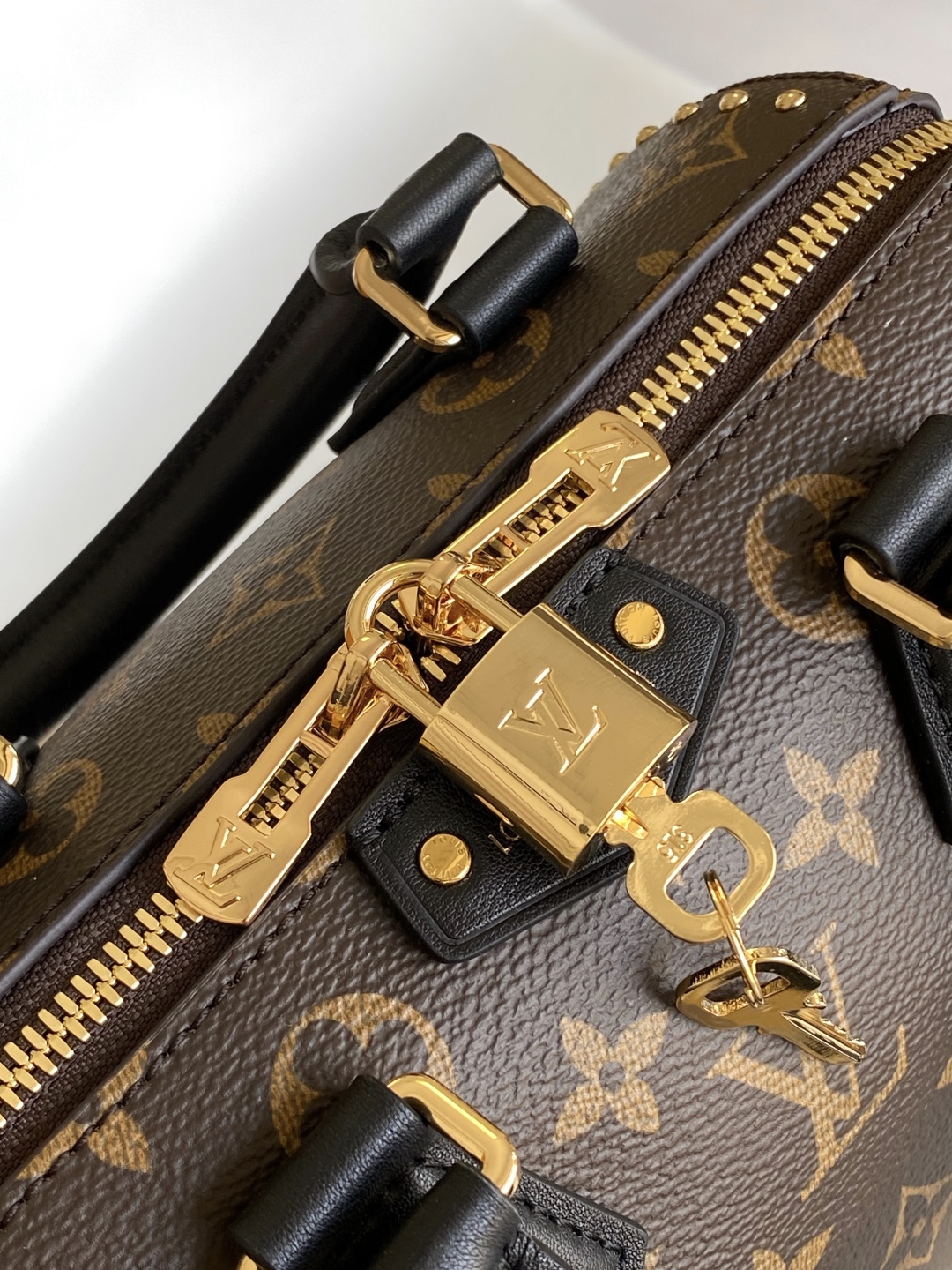 Louis Vuitton Hot New Product-25