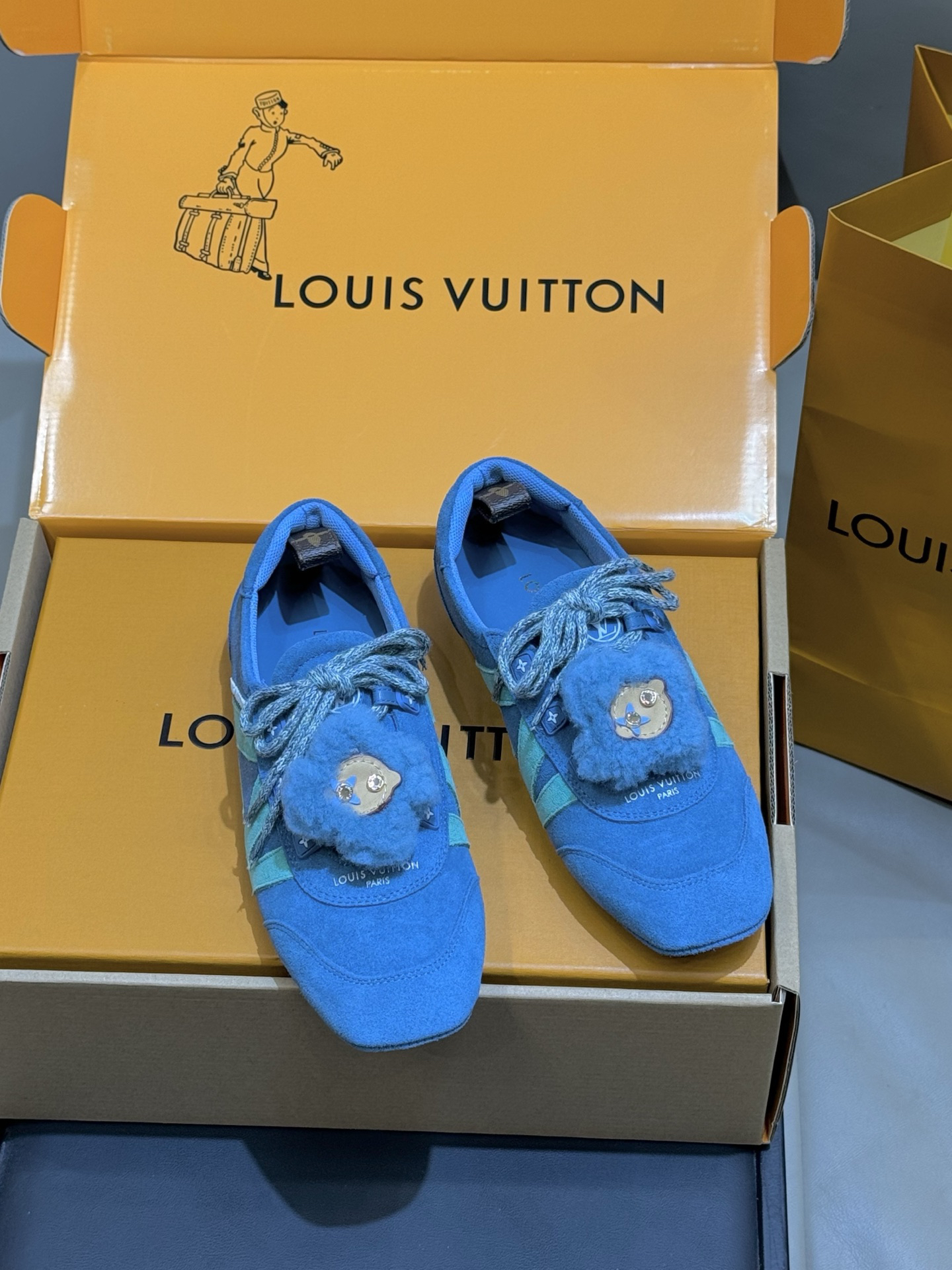 Lv Sneakers-233