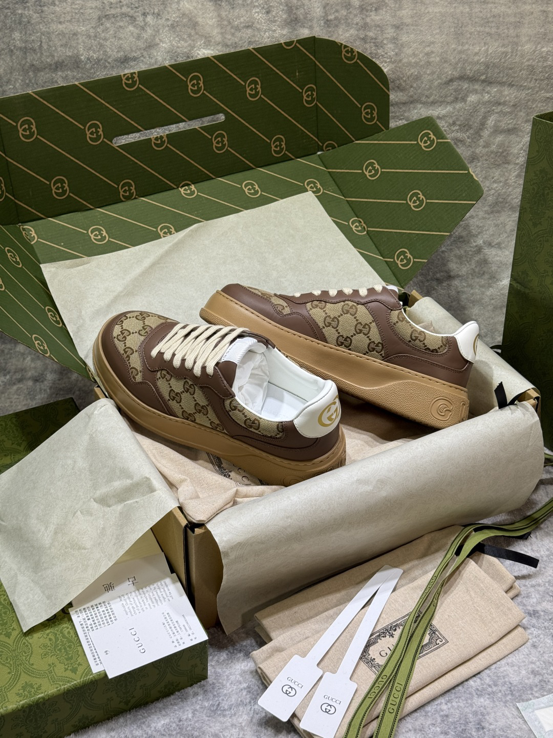 Gucci Sneakers-159