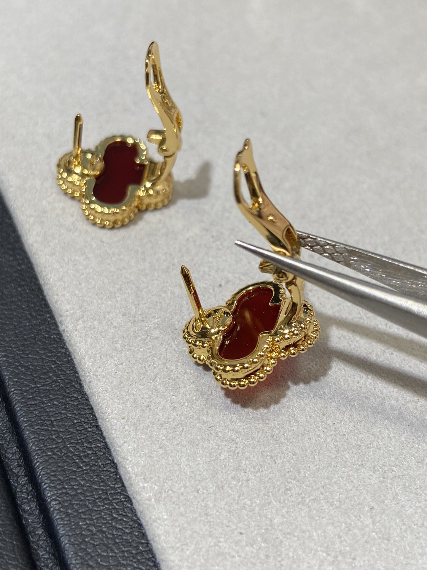 Van Cleef & Arpels earring-1