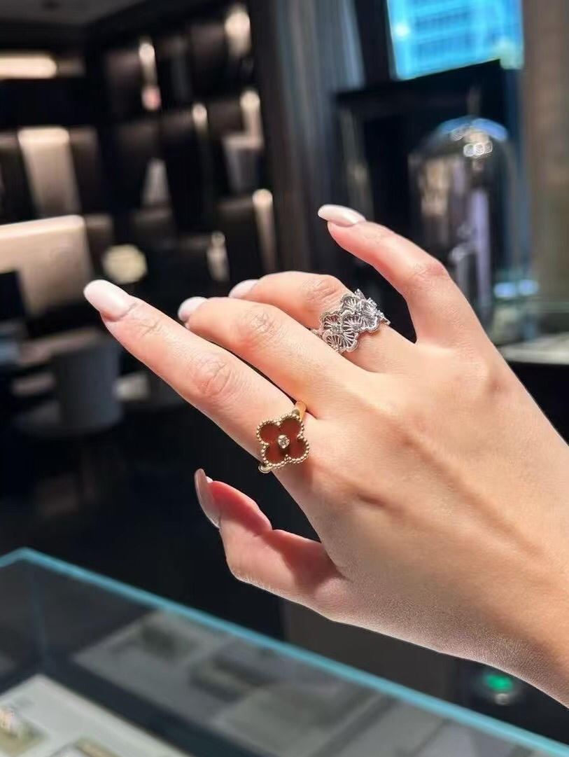 Van Cleef & Arpels ring-54
