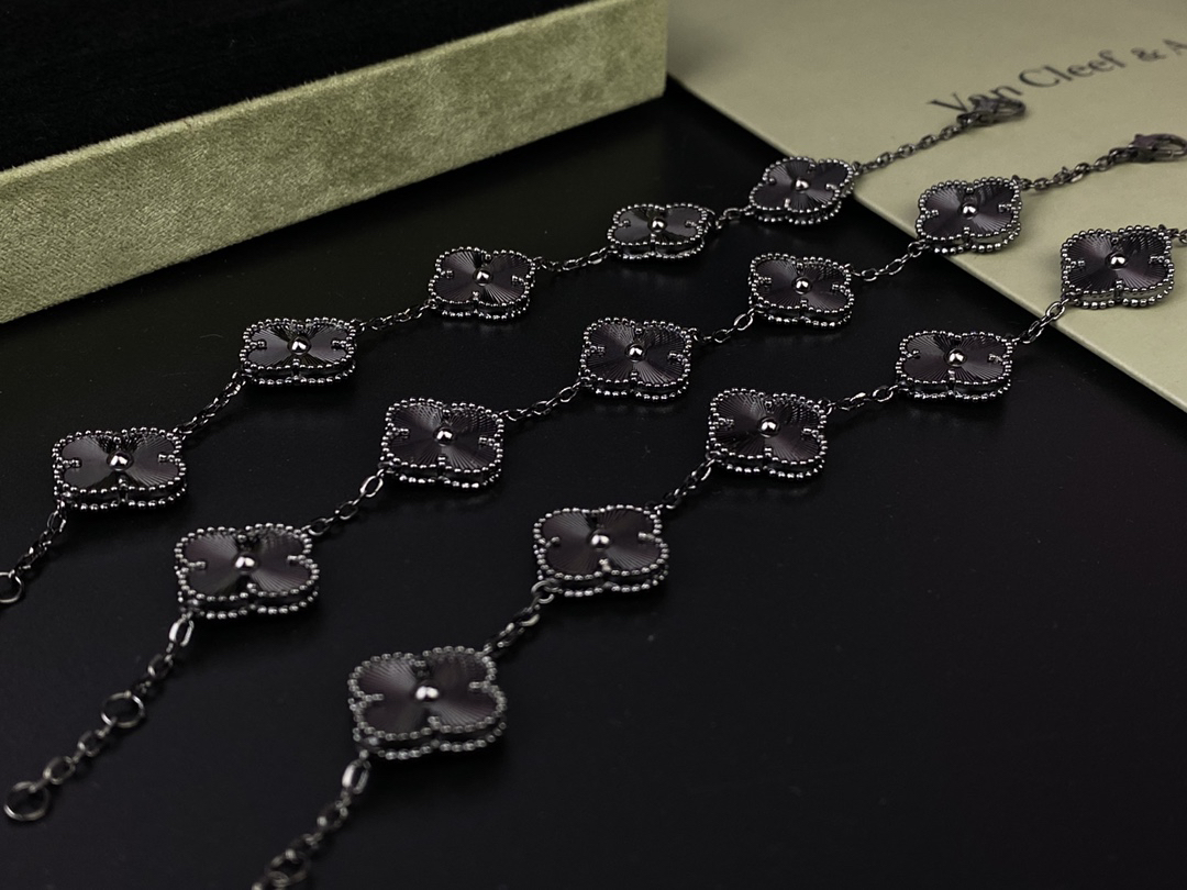 Van Cleef & Arpels Bracelet-27