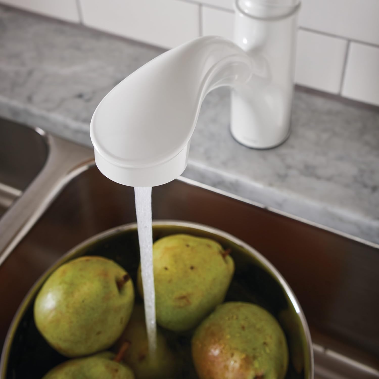 Moen Brecklyn Glacier White One-Handle Single-Hole Kitchen Faucet with Pull-Out Sprayer and Power Clean, Optional Deckplate Included, 87557W