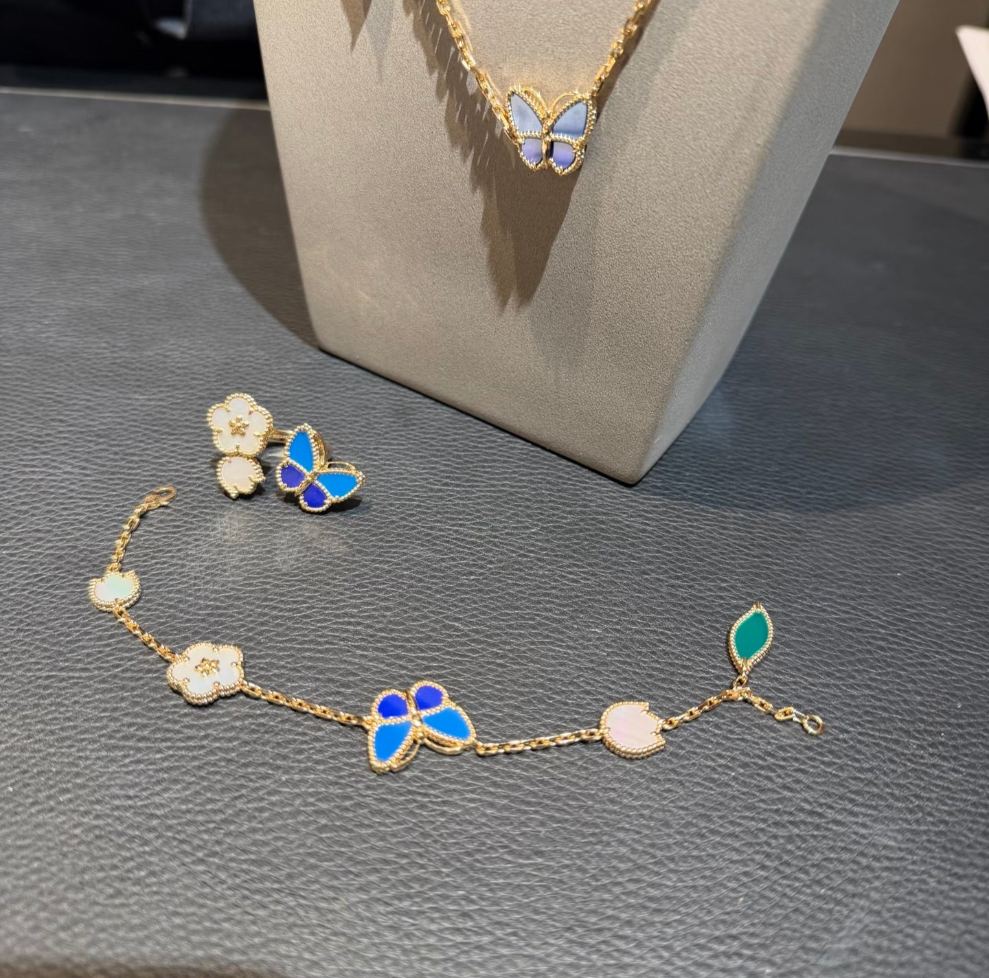 Van Cleef & Arpels ring-34