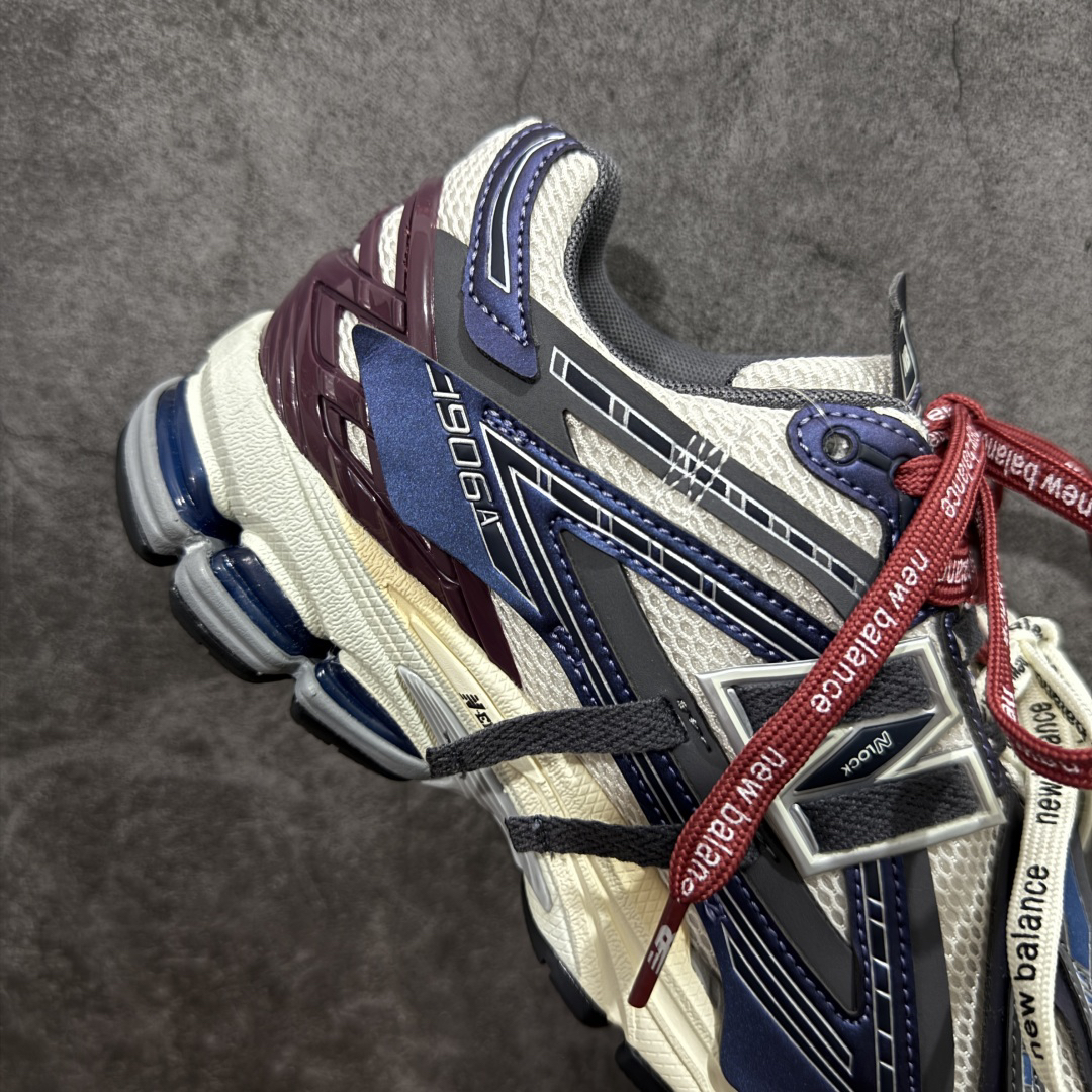 New Balance Sneakers-235