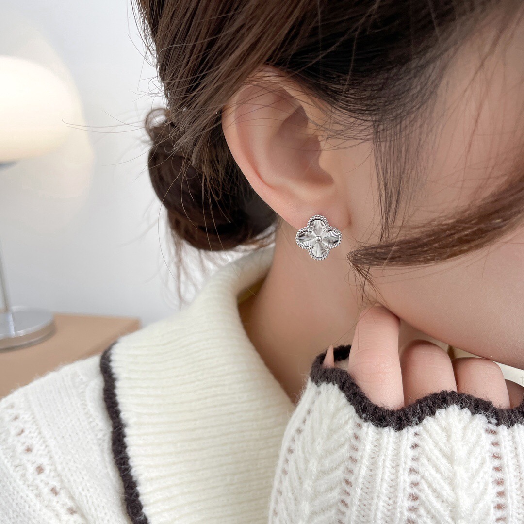 Van Cleef & Arpels earring-114