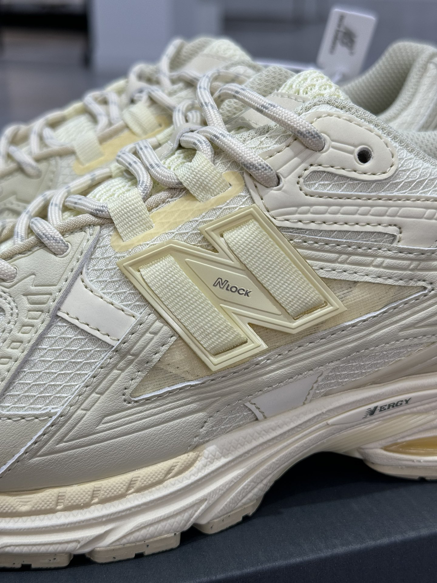 New Balance Sneakers-370