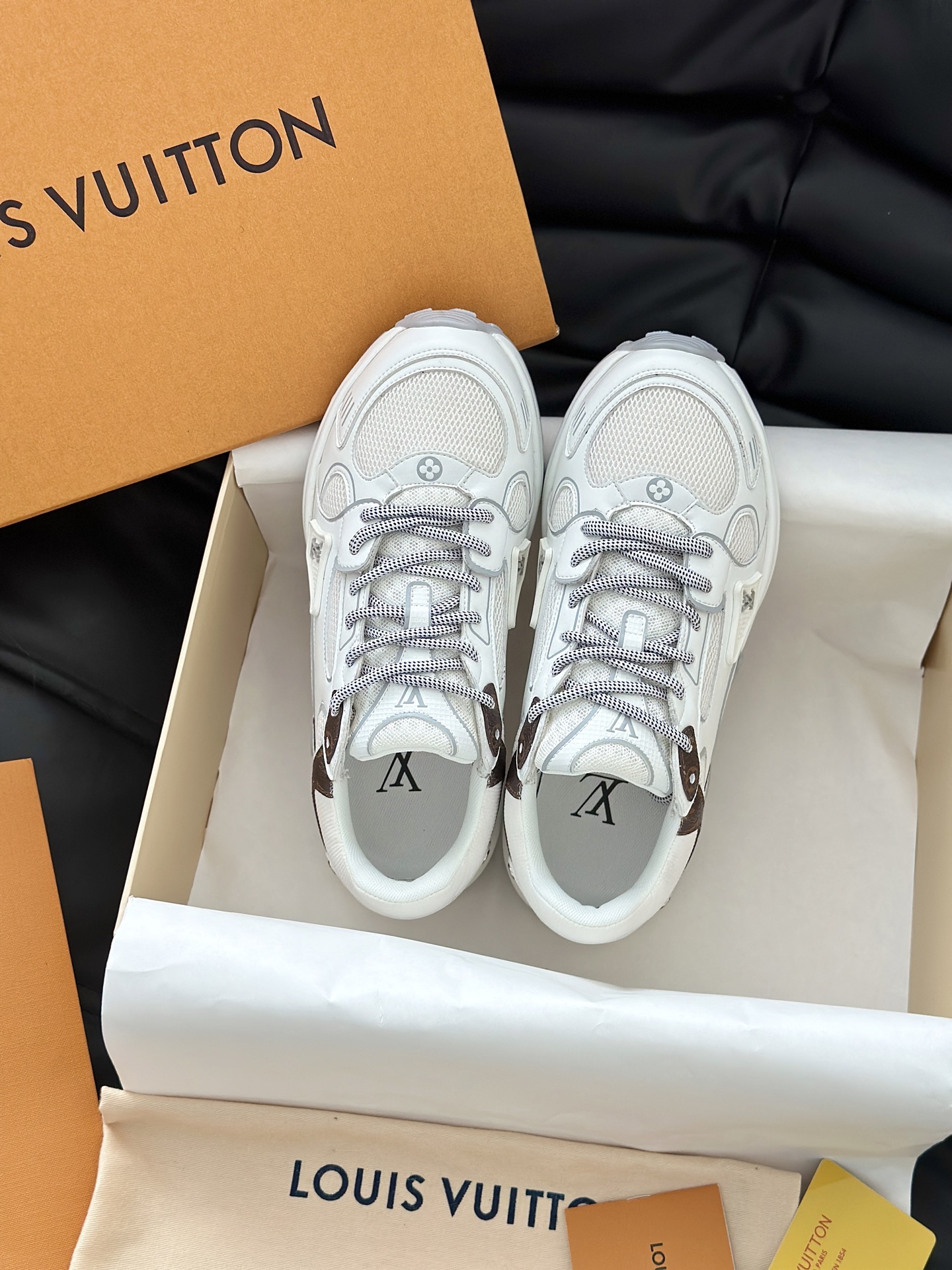 Lv Sneakers-206