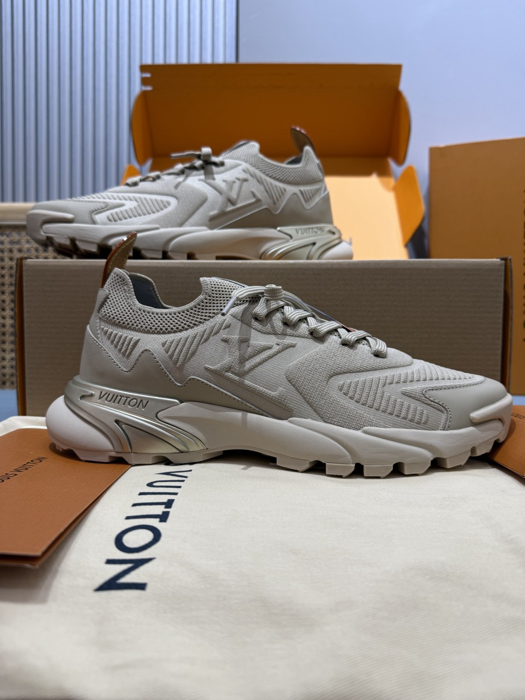 Lv Sneakers-184