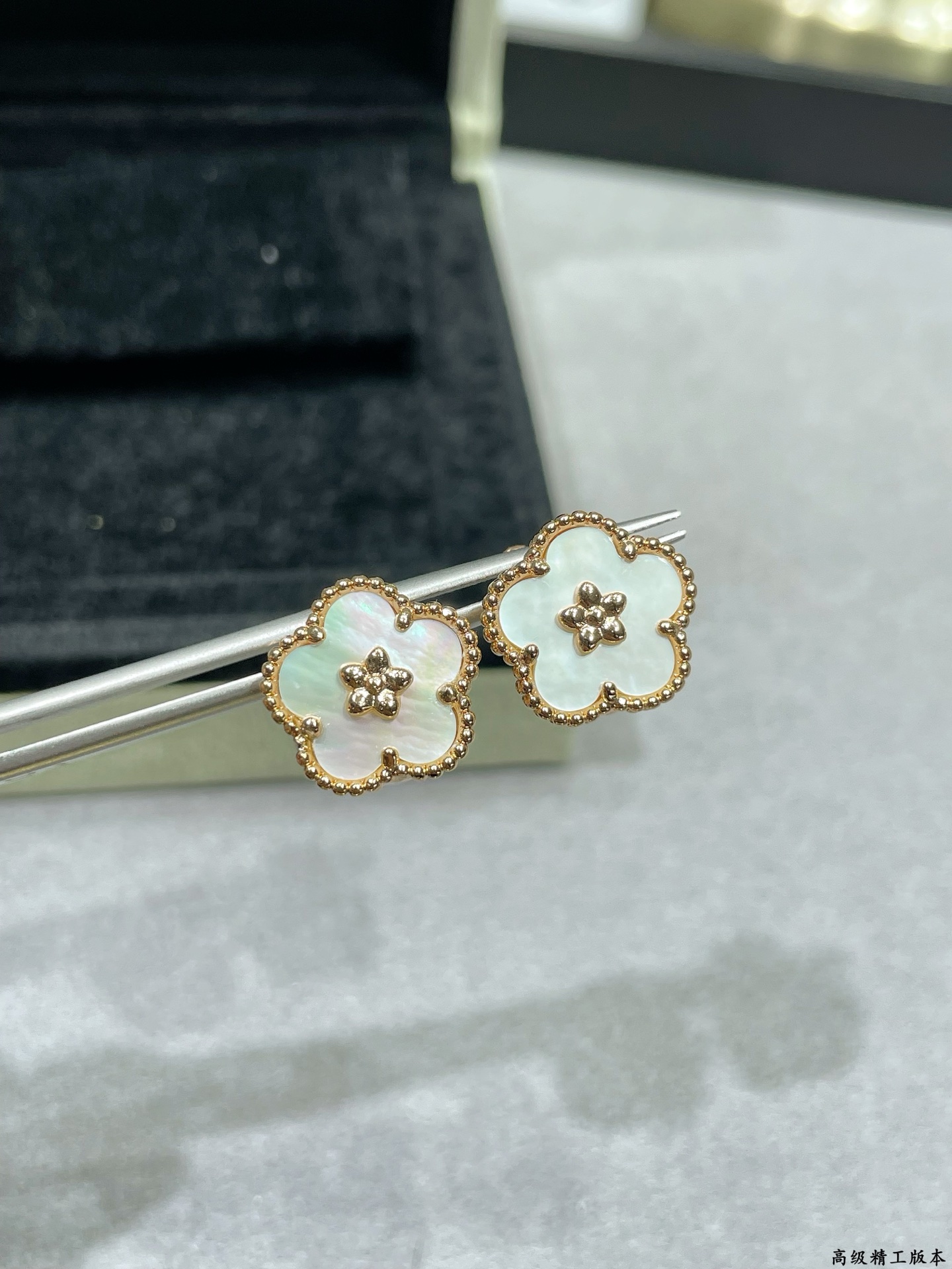 Van Cleef & Arpels earring-50