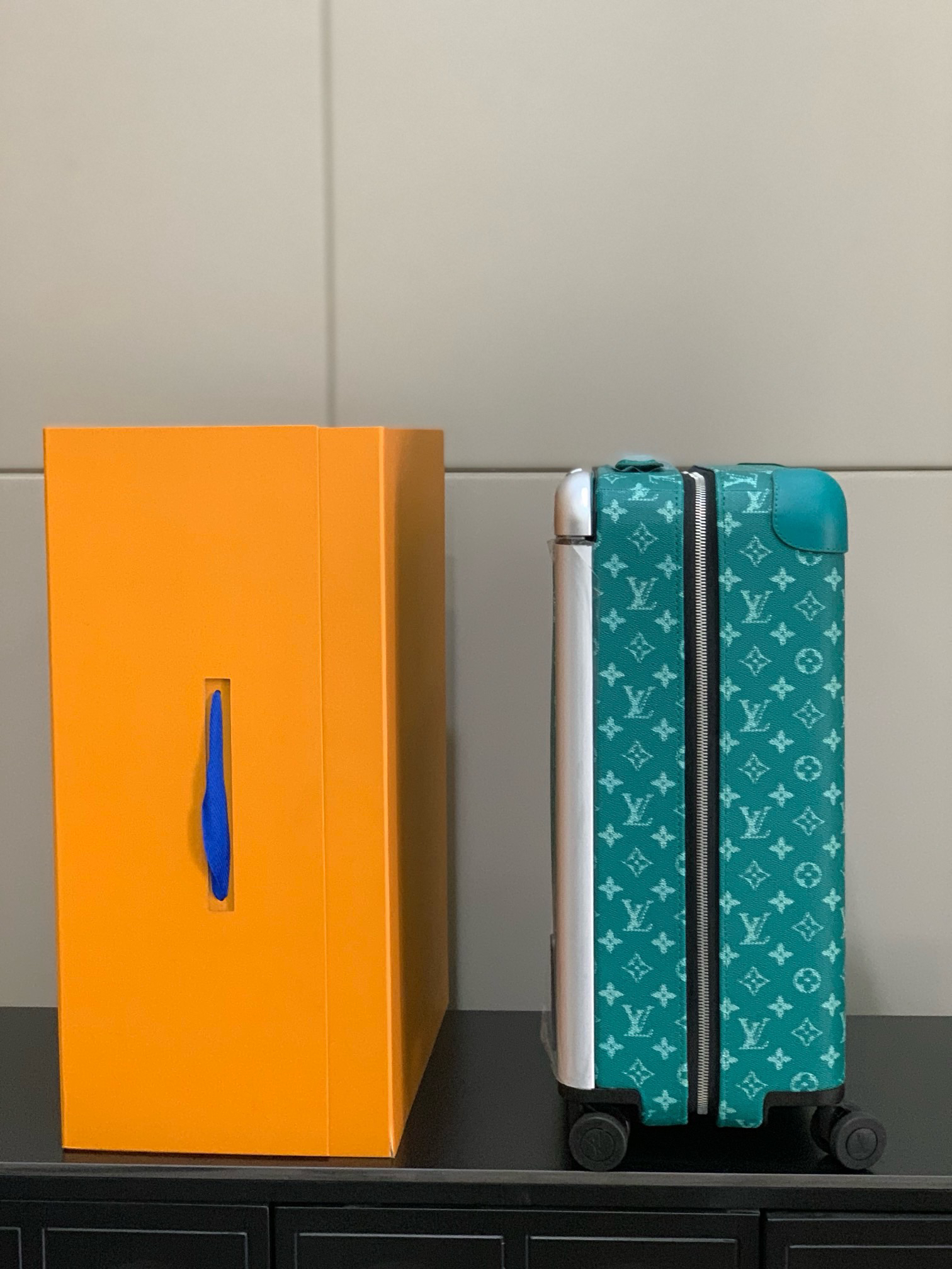 LV luggage-30