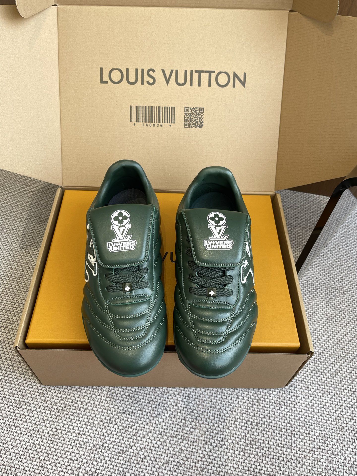 Lv Sneakers-108