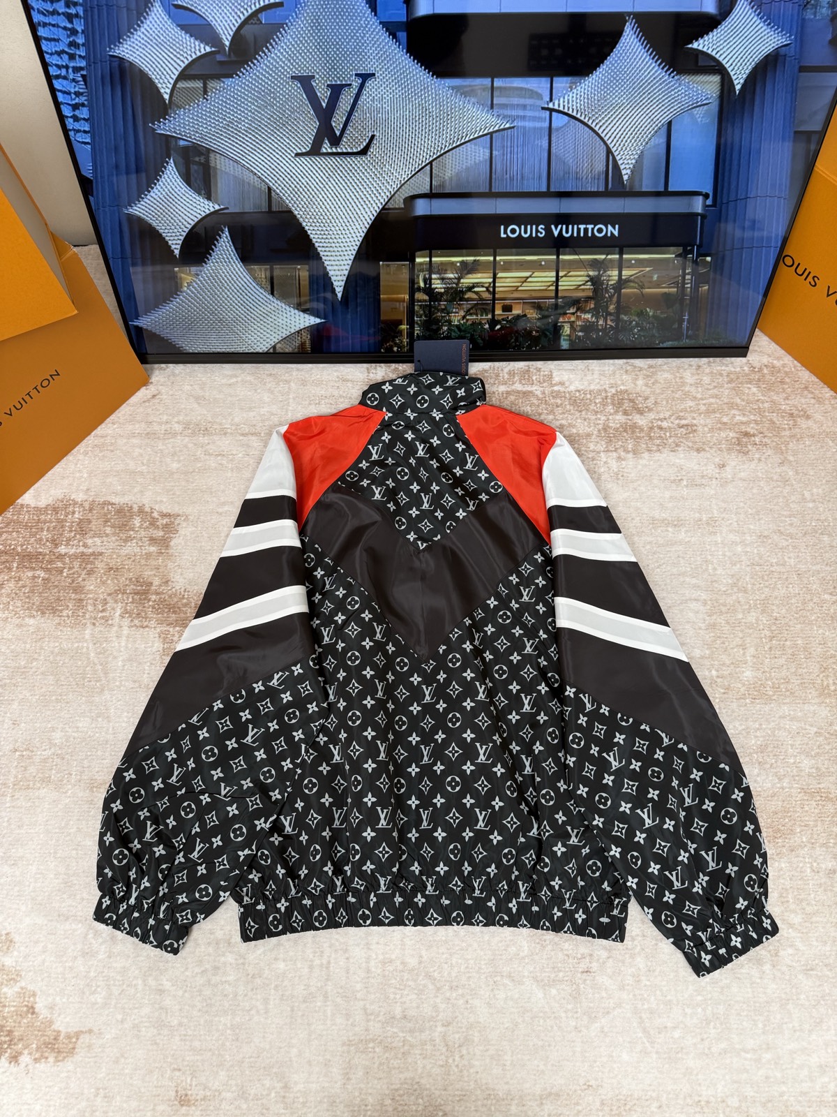 LV Clothing-319