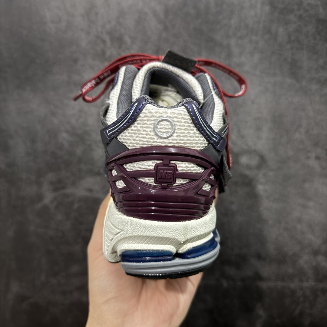 New Balance Sneakers-235