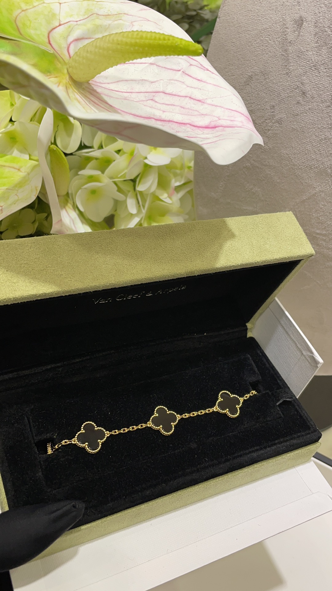 Van Cleef & Arpels Bracelet-103