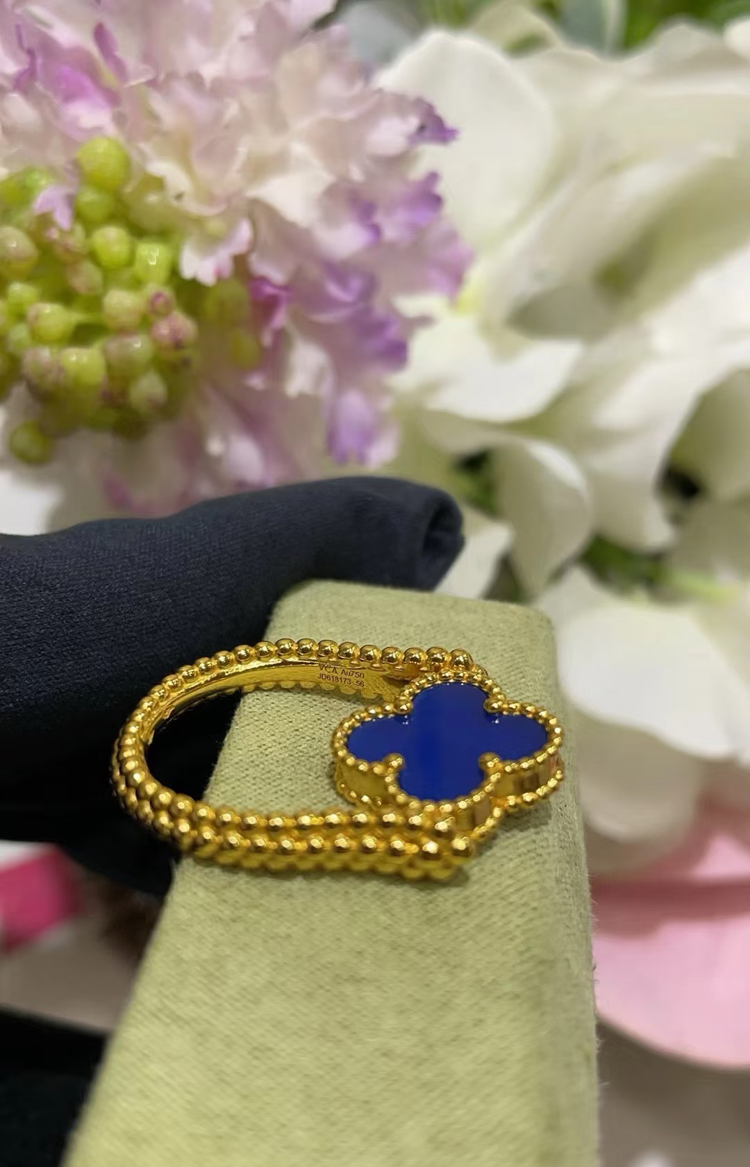 Van Cleef & Arpels ring-45